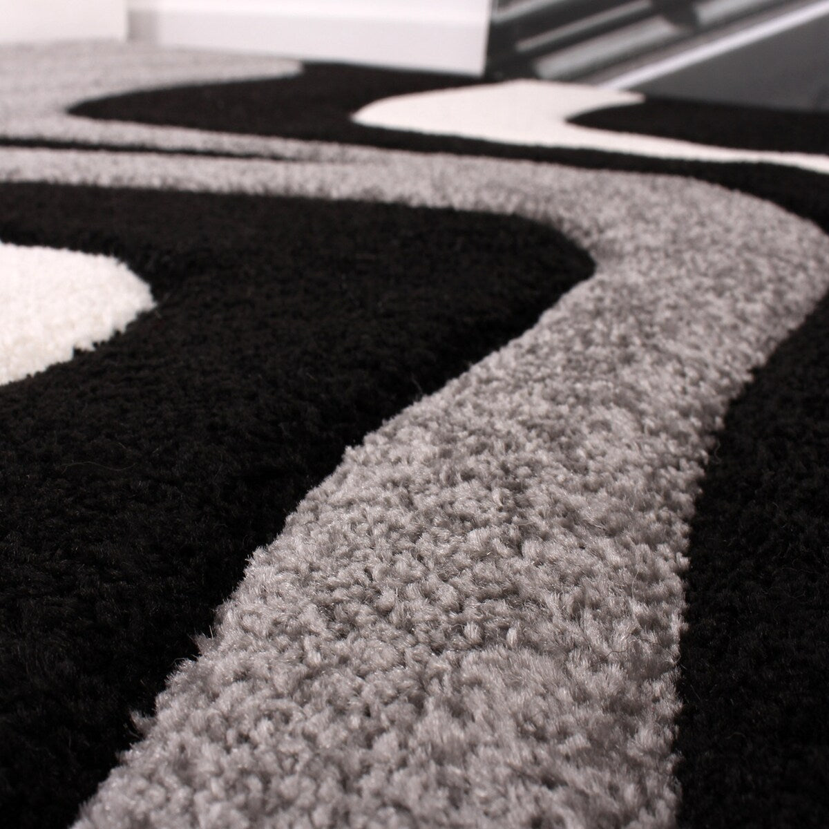 Tapis design avec contour découpé et motif ondulé moderne