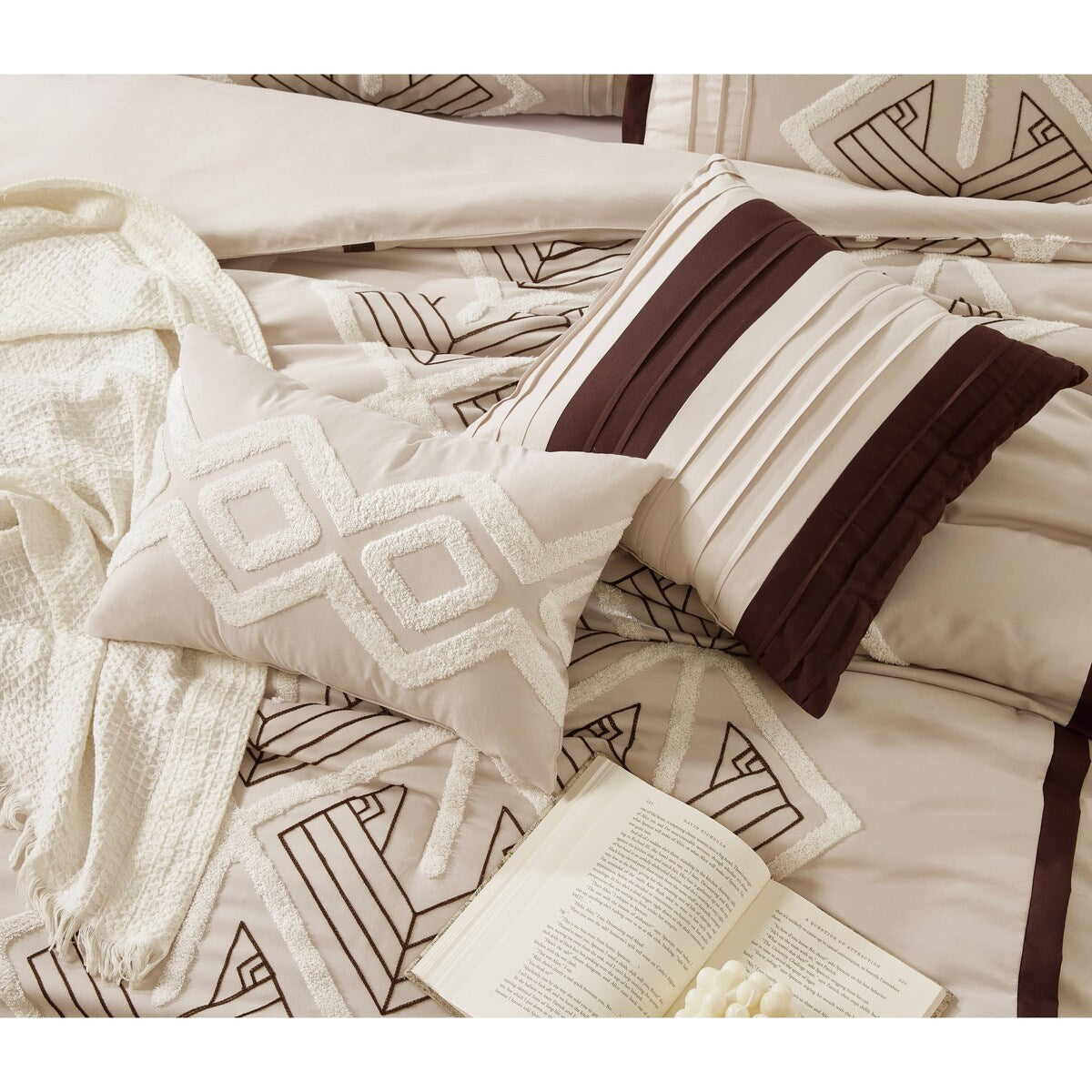 Ensemble de couette brodée Nanshing Corina 7 pièces en tissu éponge