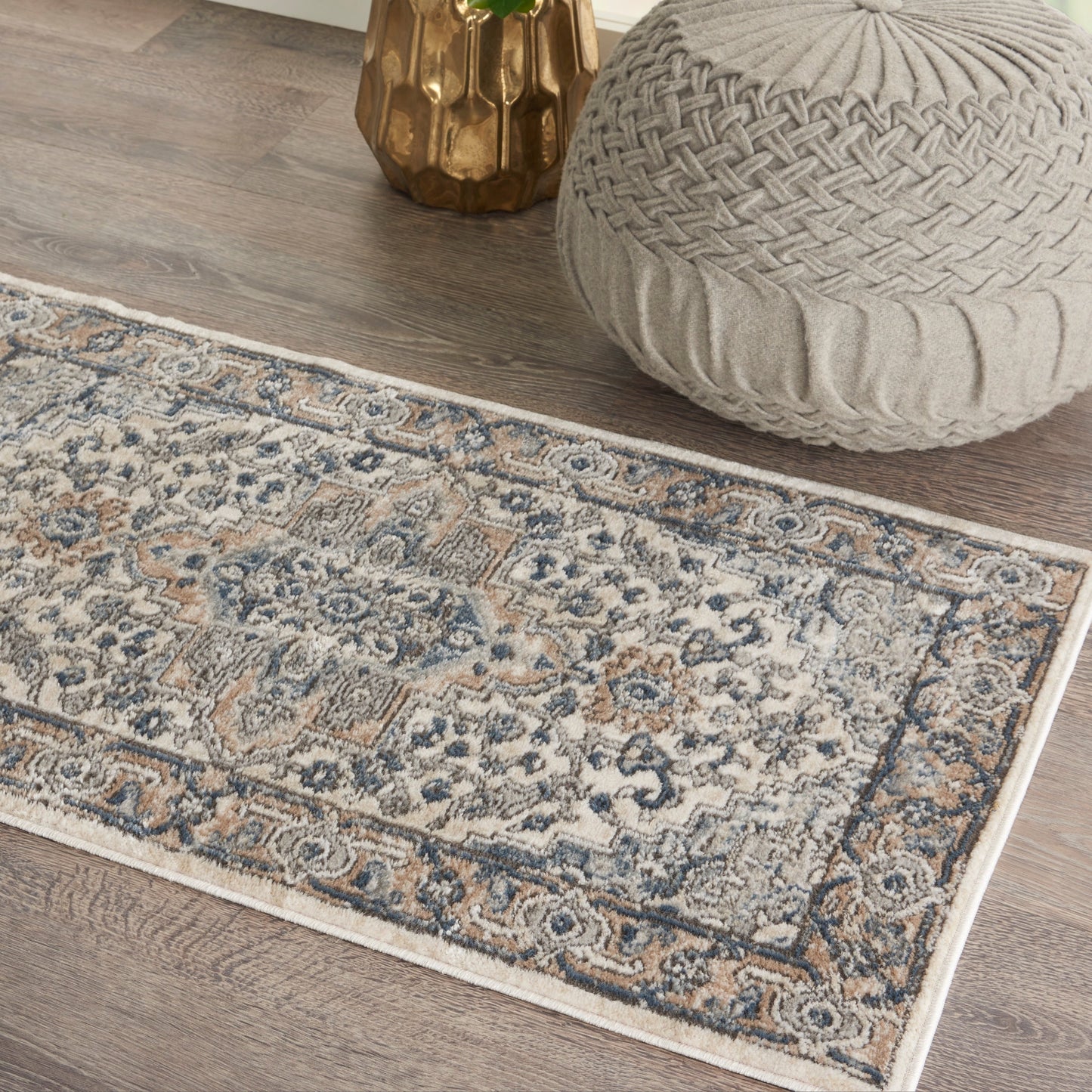 Tapis médaillon persan classique Nourison Concerto.