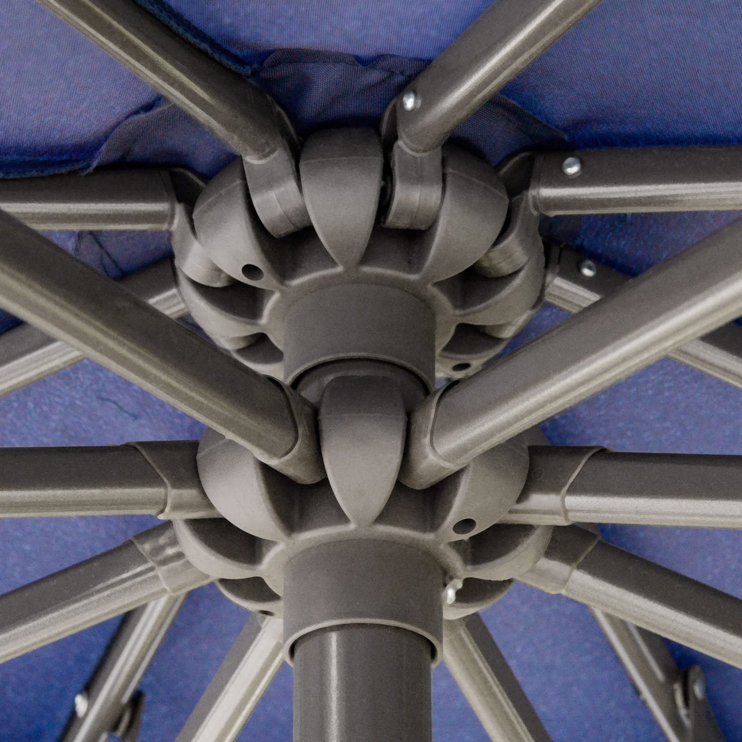 Parasol déporté Outsunny 9' à 2 niveaux avec manivelle, base croisée et 8 baleines, parasol de jardin déporté pour terrasse