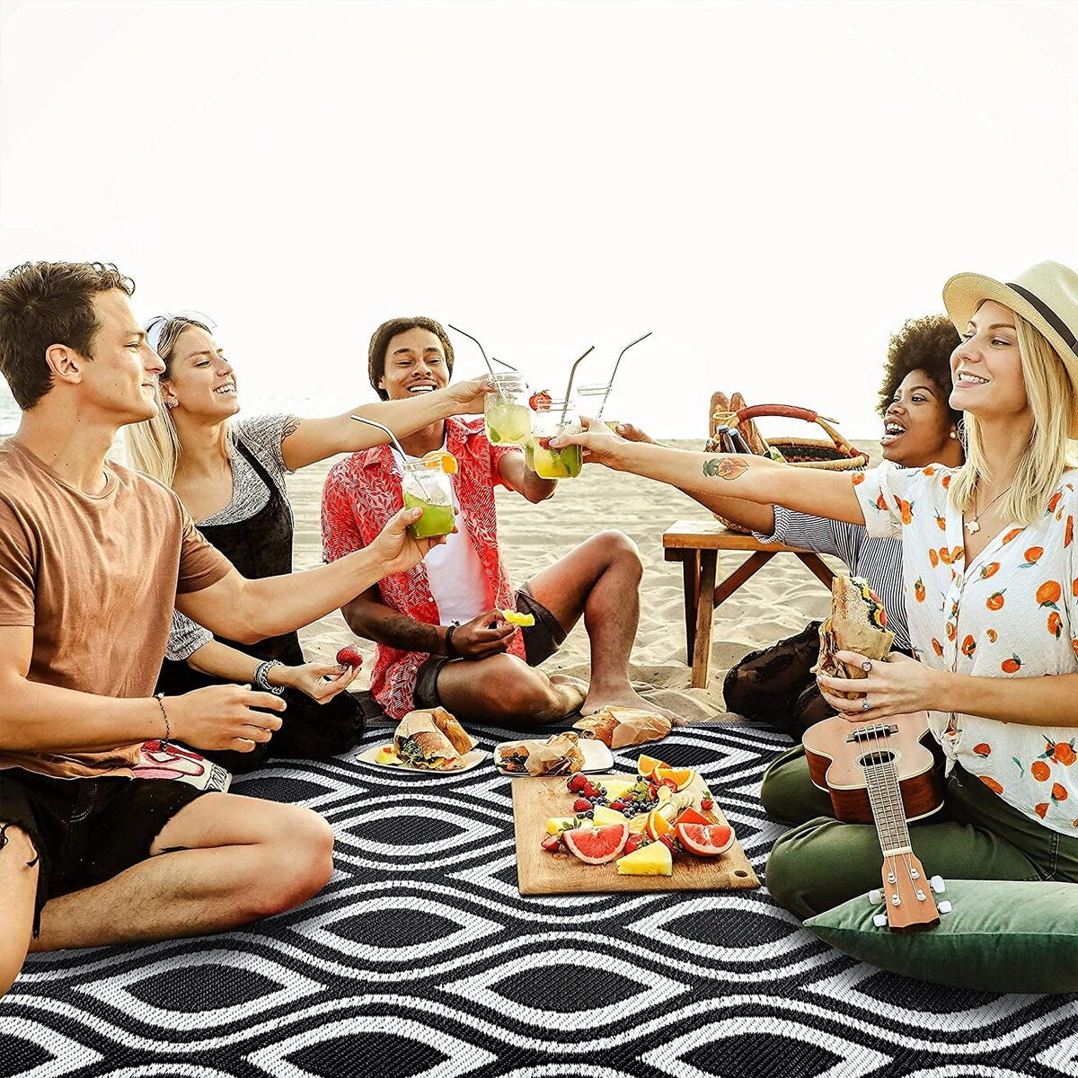 Tapis de sol d'extérieur léger et réversible en plastique recyclé Venice