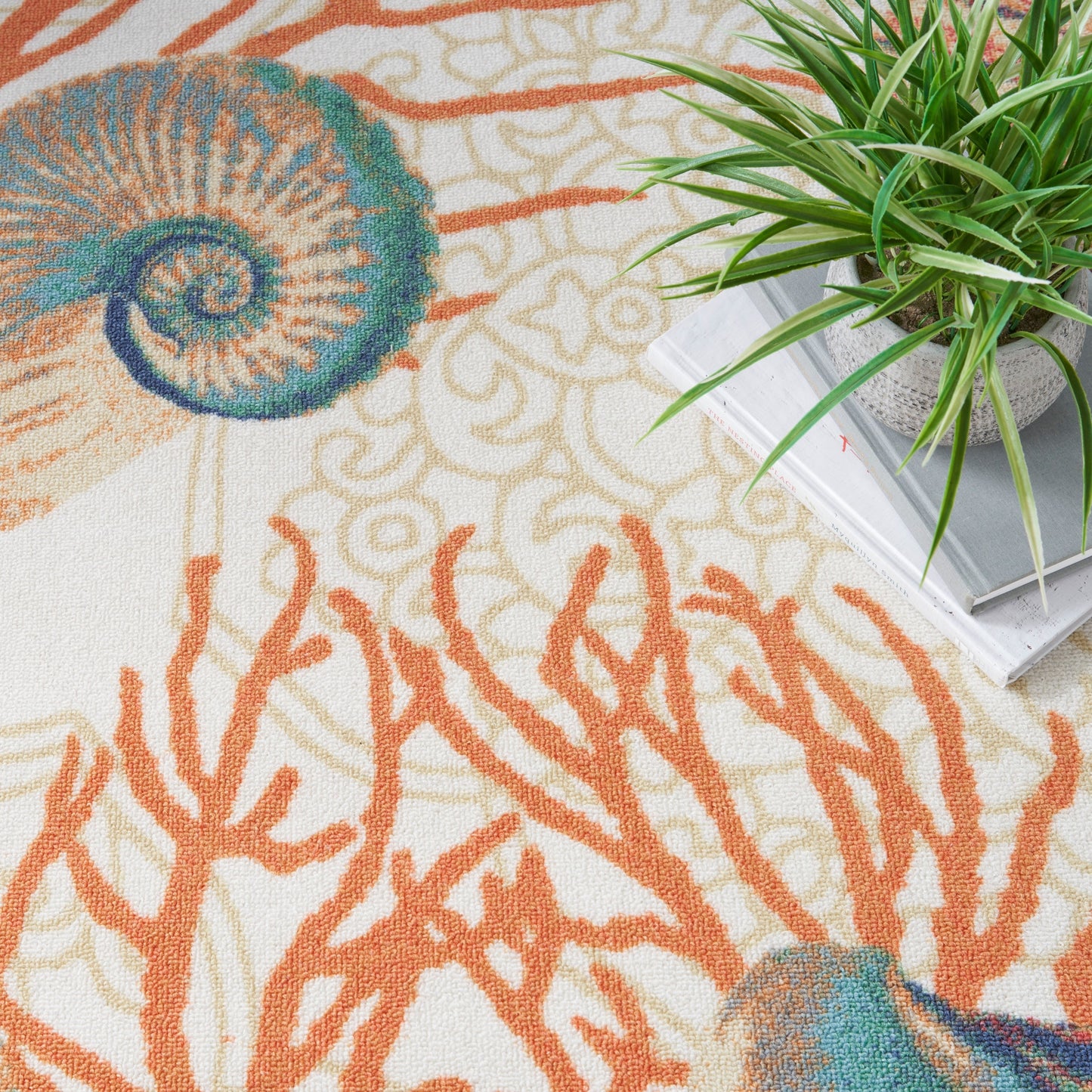 Tapis d'intérieur et d'extérieur Waverly Sun & Shade Shore Thing à motif de coquillages tropicaux et floraux