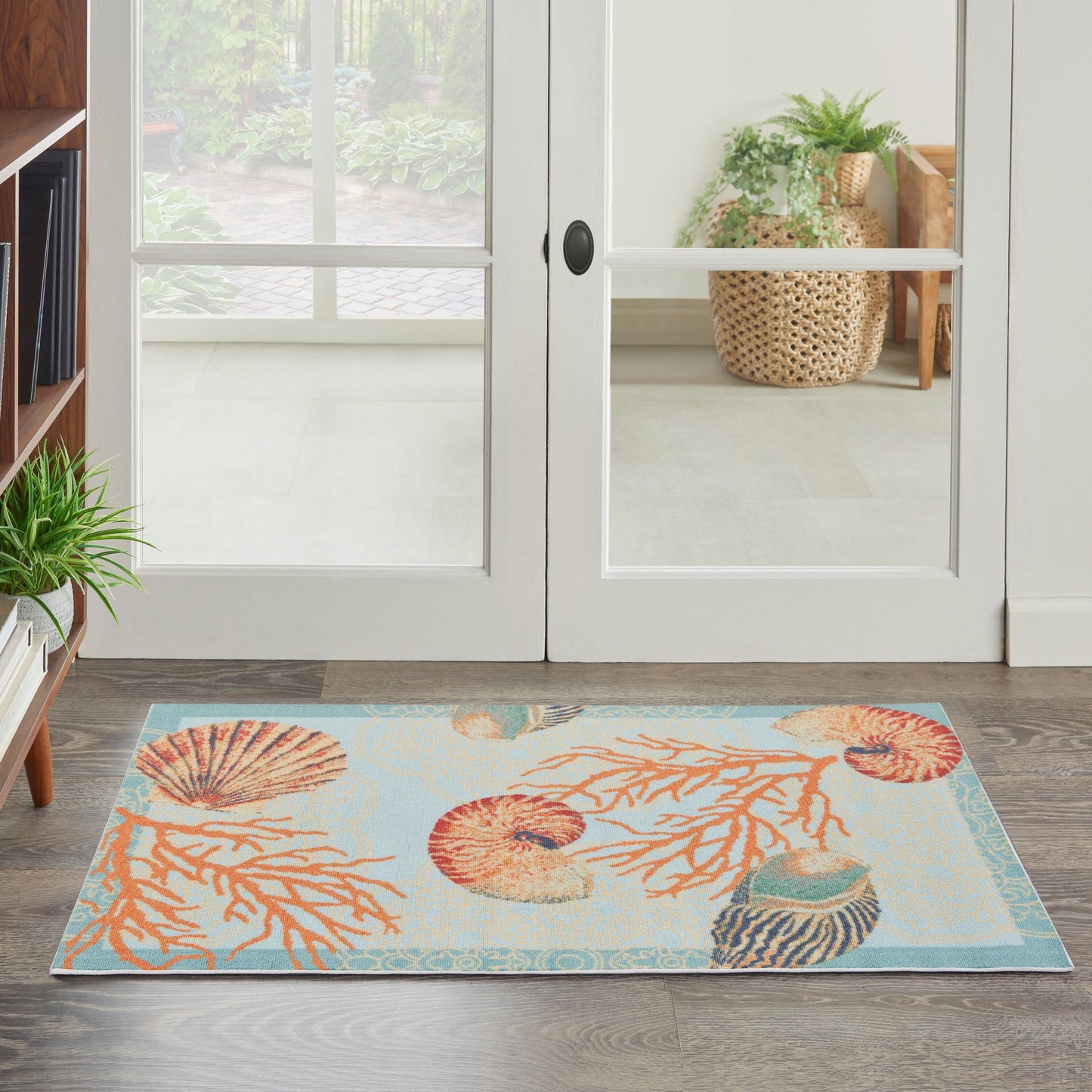 Tapis d'intérieur et d'extérieur Waverly Sun & Shade Shore Thing à motif de coquillages tropicaux et floraux