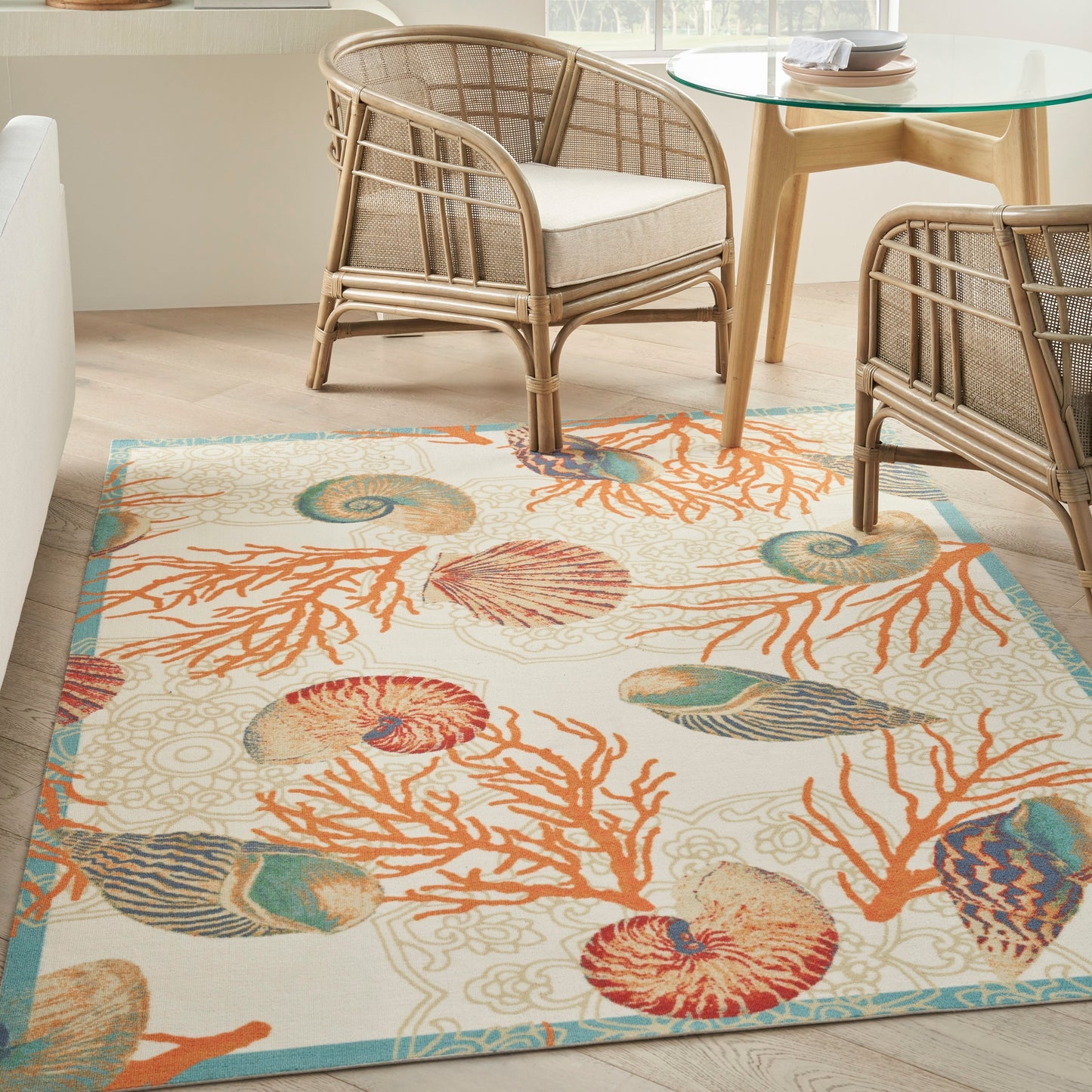 Tapis d'intérieur et d'extérieur Waverly Sun & Shade Shore Thing à motif de coquillages tropicaux et floraux