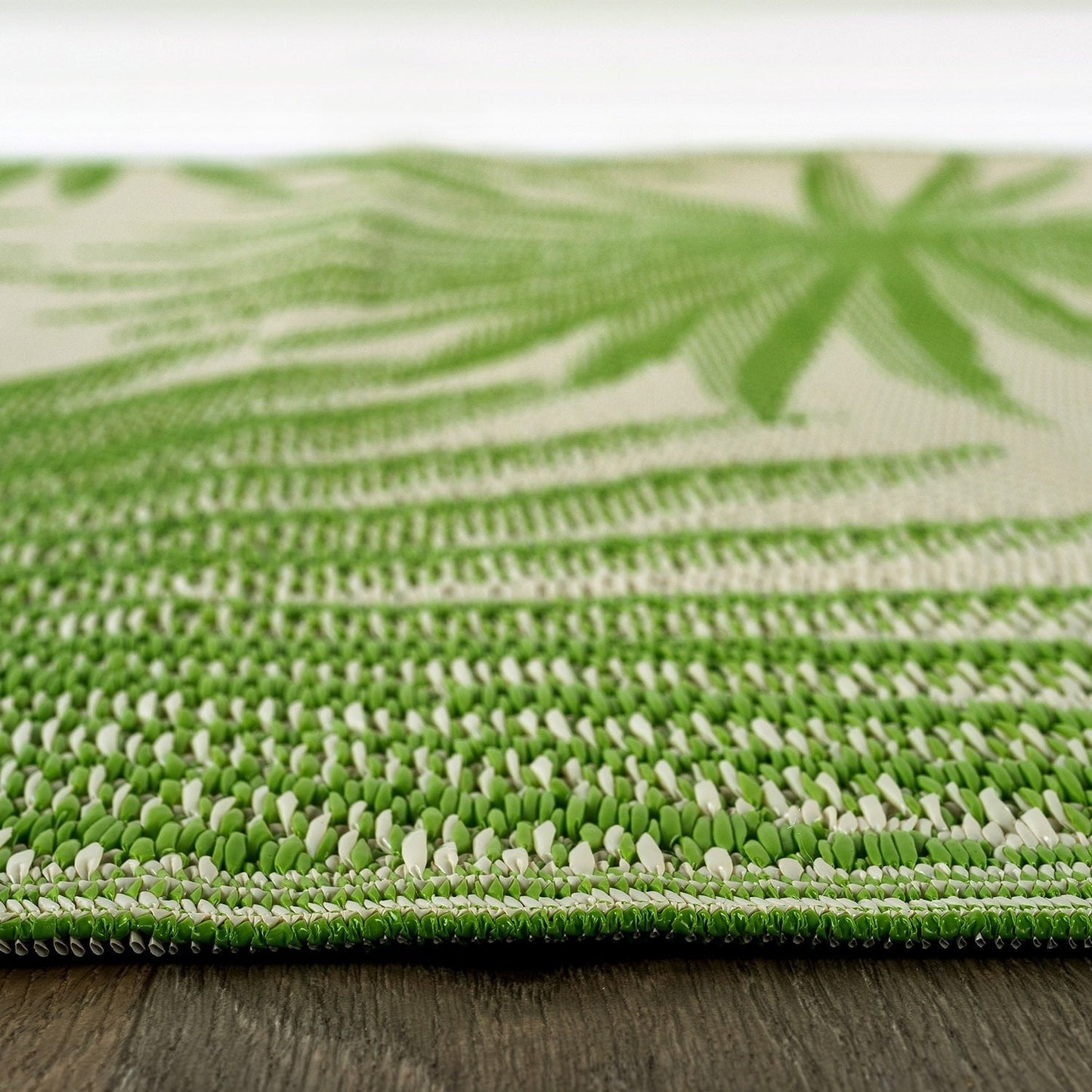 Tapis d'extérieur réversibles en plastique recyclé à motifs floraux tropicaux de la World Rug Gallery