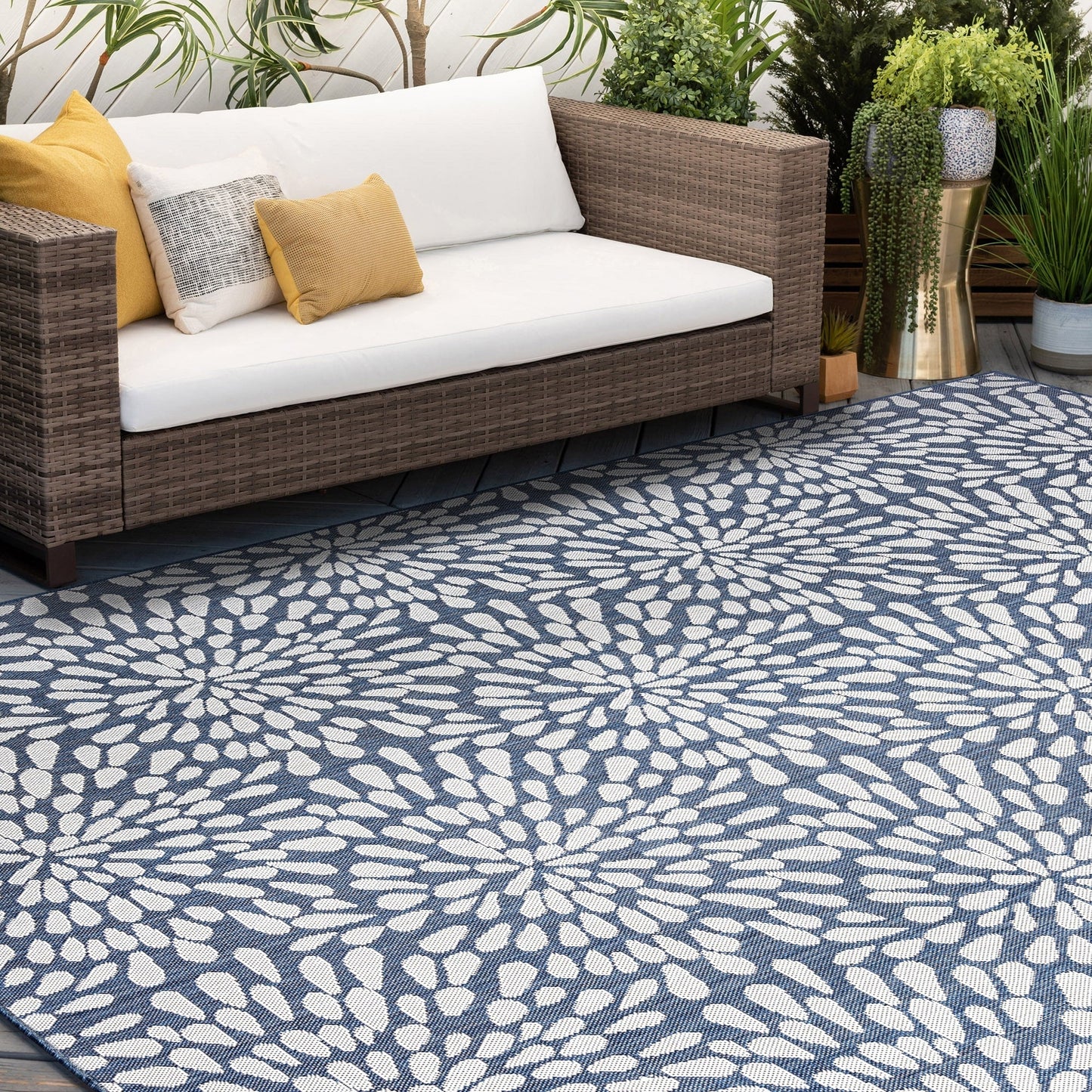 Exo Coastal Floral Indoor/Outdoor Area Rug