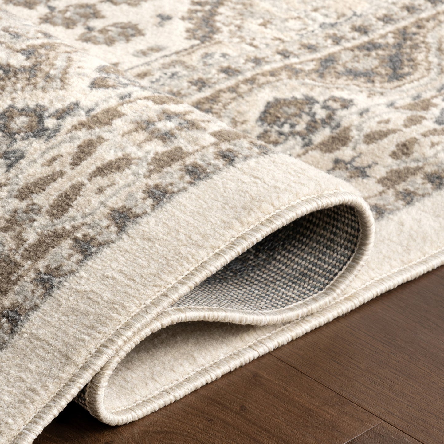 Tapis carrelé traditionnel Nuloom Becca