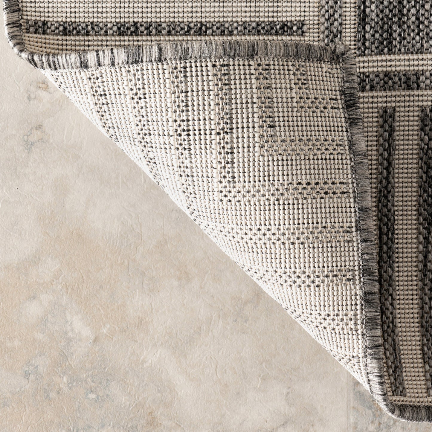 Tapis d'intérieur/extérieur classique à bordures Nuloom Leah