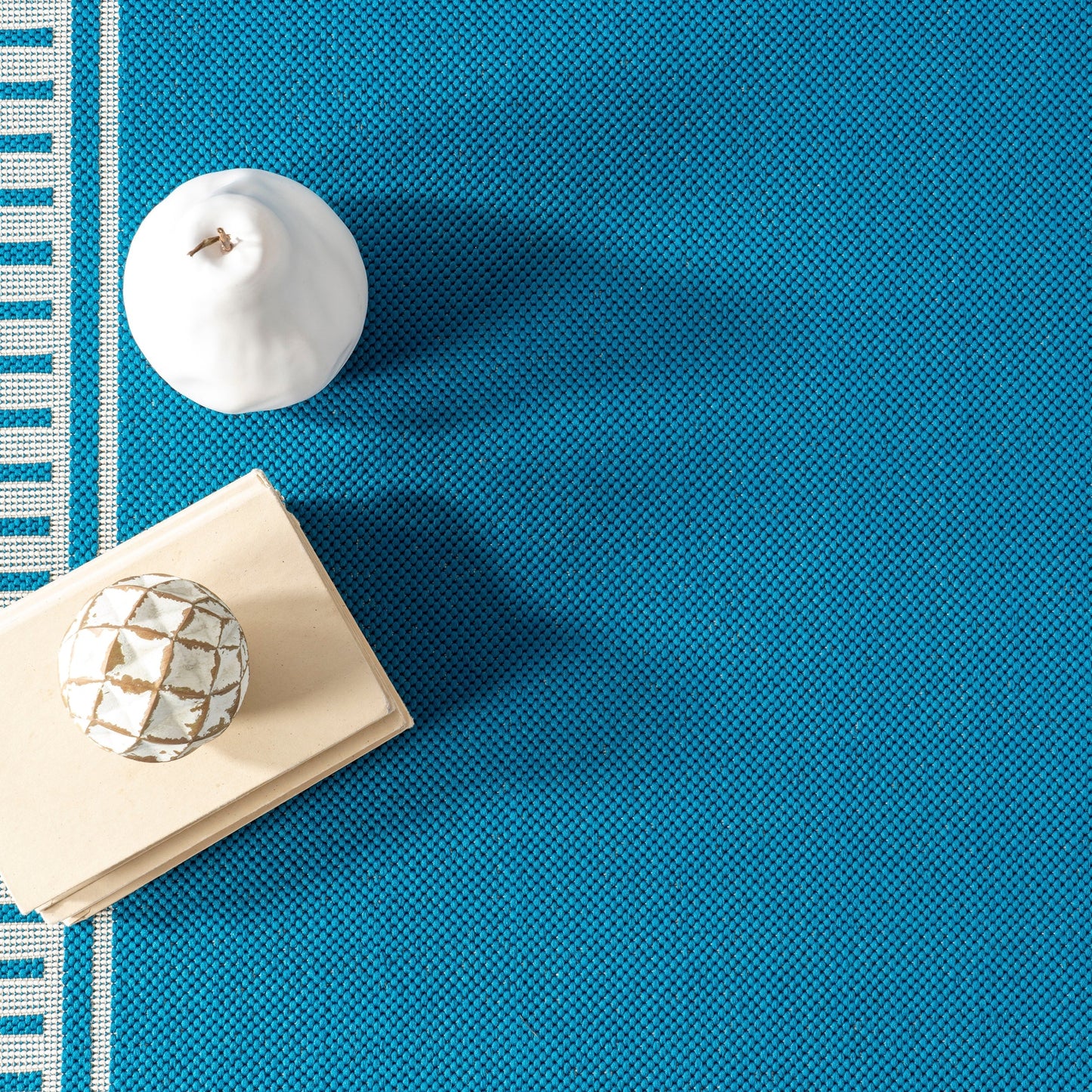 Tapis d'intérieur/extérieur classique à bordures Nuloom Leah