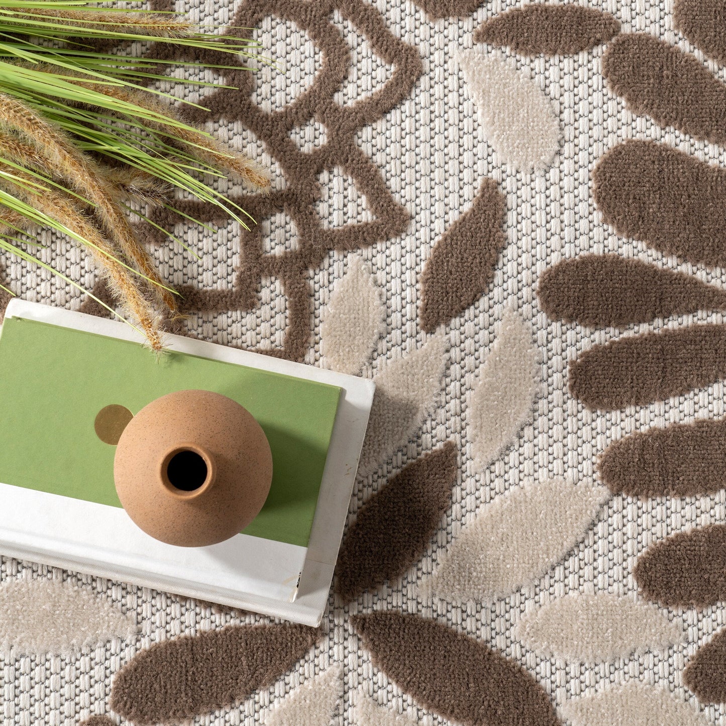 Tapis d'intérieur/extérieur à motif floral audacieux Nuloom Ronda