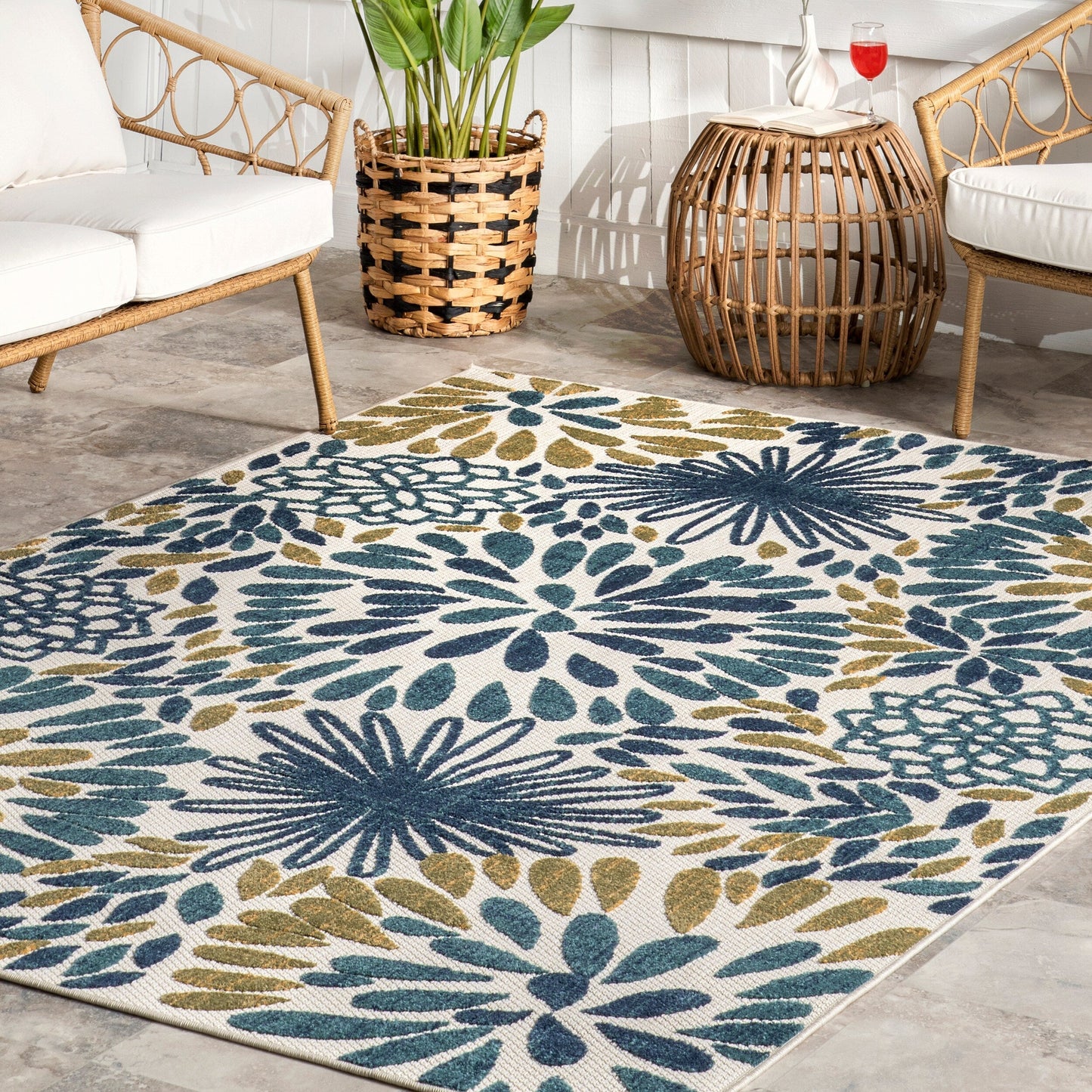 Tapis d'intérieur/extérieur à motif floral audacieux Nuloom Ronda