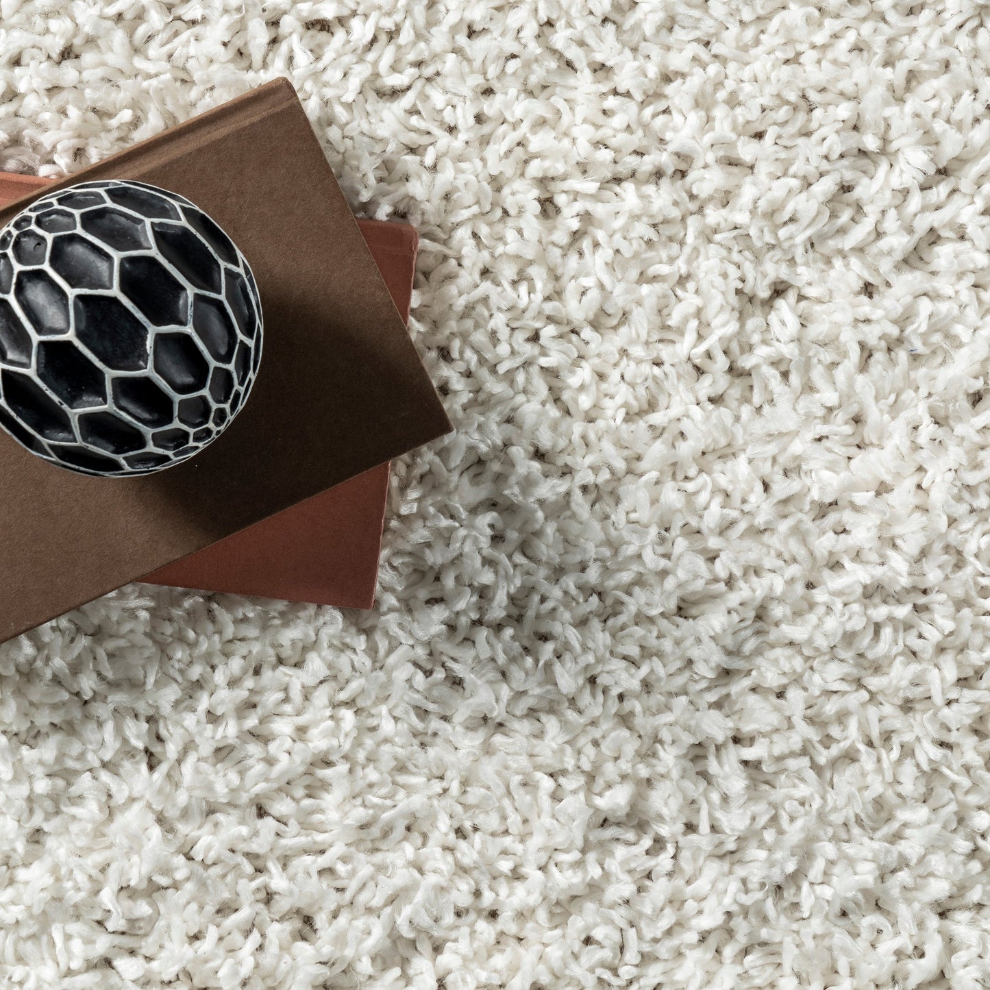 Tapis moderne à poils longs et à pampilles Neva Nuloom