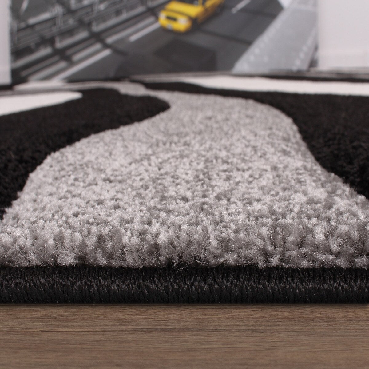 Tapis design avec contour découpé et motif ondulé moderne