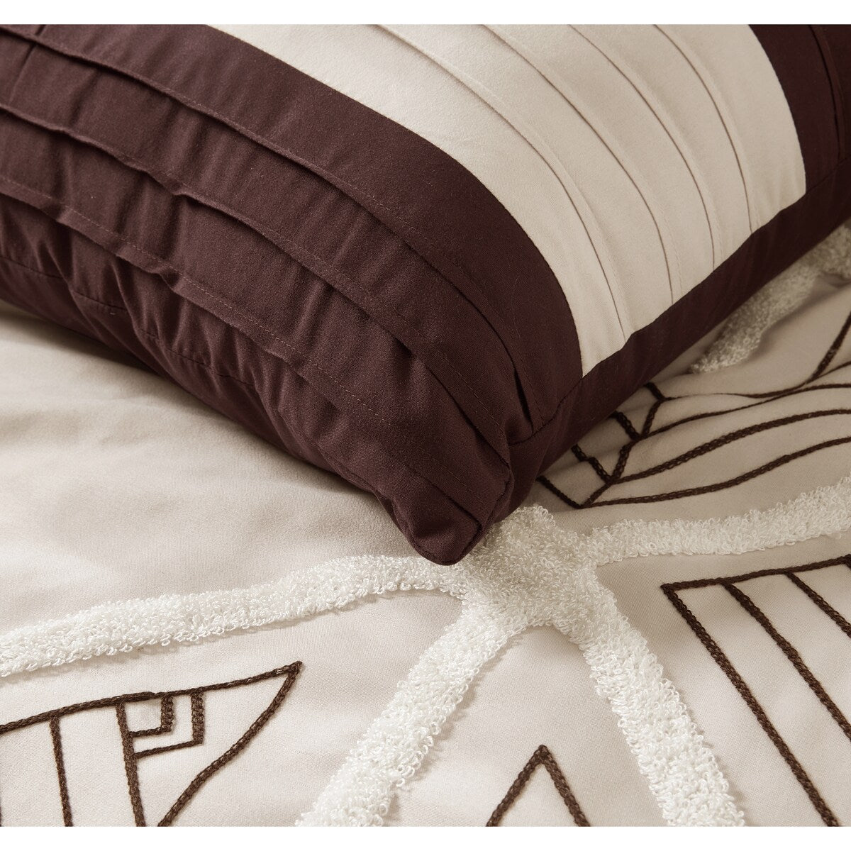 Ensemble de couette brodée Nanshing Corina 7 pièces en tissu éponge