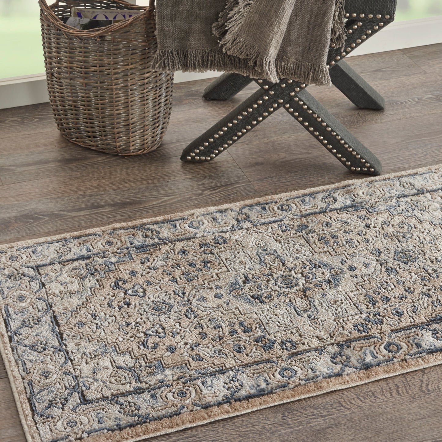 Tapis médaillon persan classique Nourison Concerto.