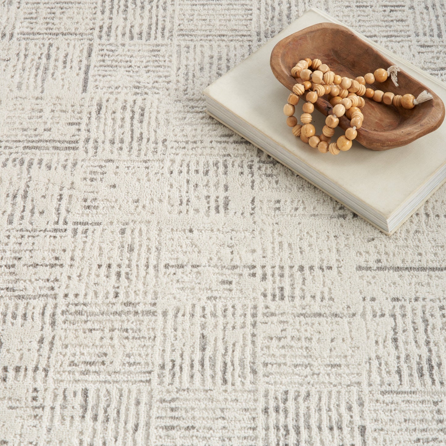 Tapis abstrait gris ivoire Nourison Emily pour l'intérieur uniquement