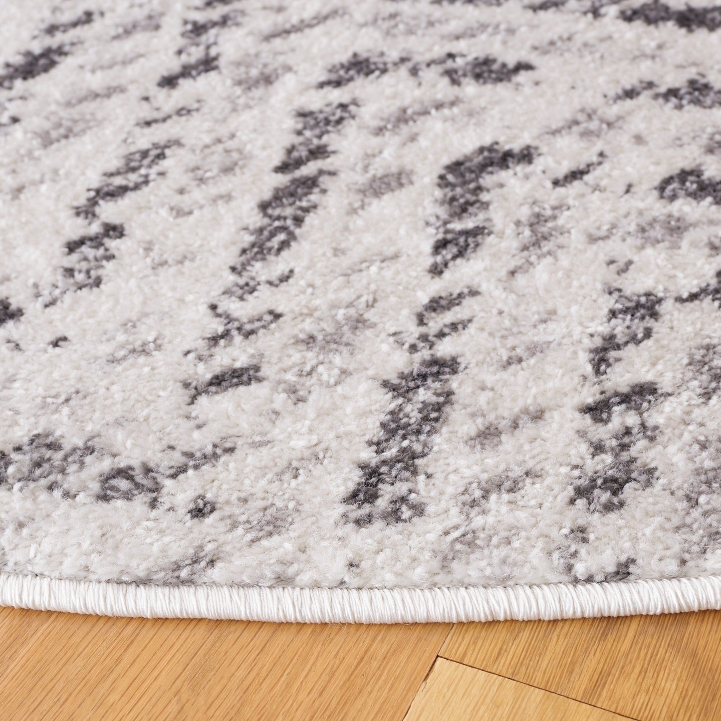 Tapis Adirondack Hildegard Chevron vieilli SAFAVIEH