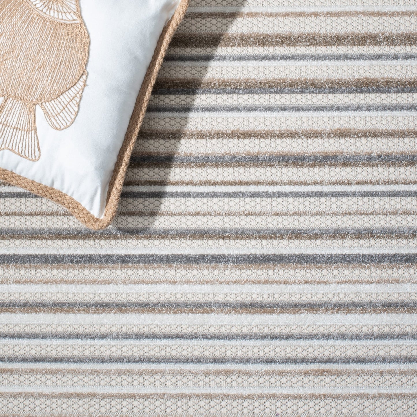 Tapis de patio imperméable à rayures pour intérieur/extérieur SAFAVIEH Cabana Gafia