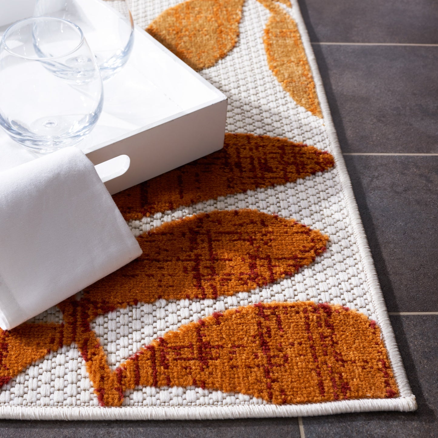 Tapis de patio imperméable à motif floral pour intérieur/extérieur SAFAVIEH Cabana Neera