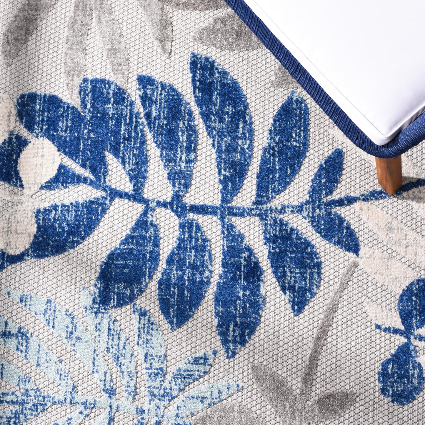 Tapis de patio imperméable à motif floral pour intérieur/extérieur SAFAVIEH Cabana Neera