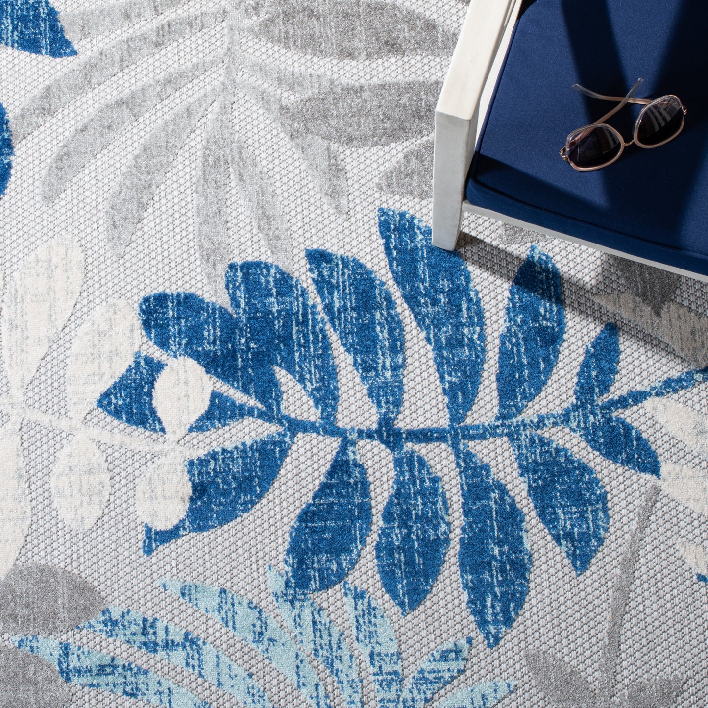 Tapis de patio imperméable à motif floral pour intérieur/extérieur SAFAVIEH Cabana Neera