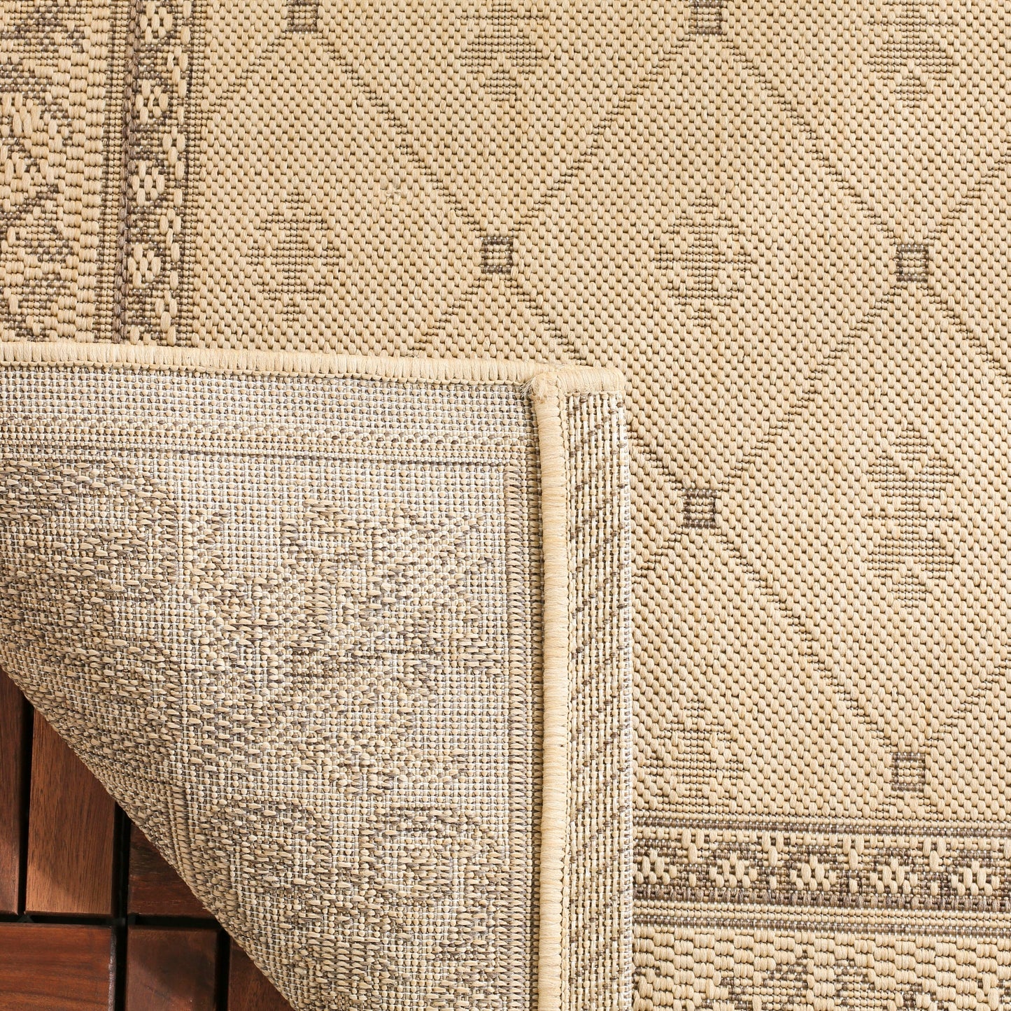 Tapis de jardin imperméable pour intérieur/extérieur SAFAVIEH Courtyard Hendrina