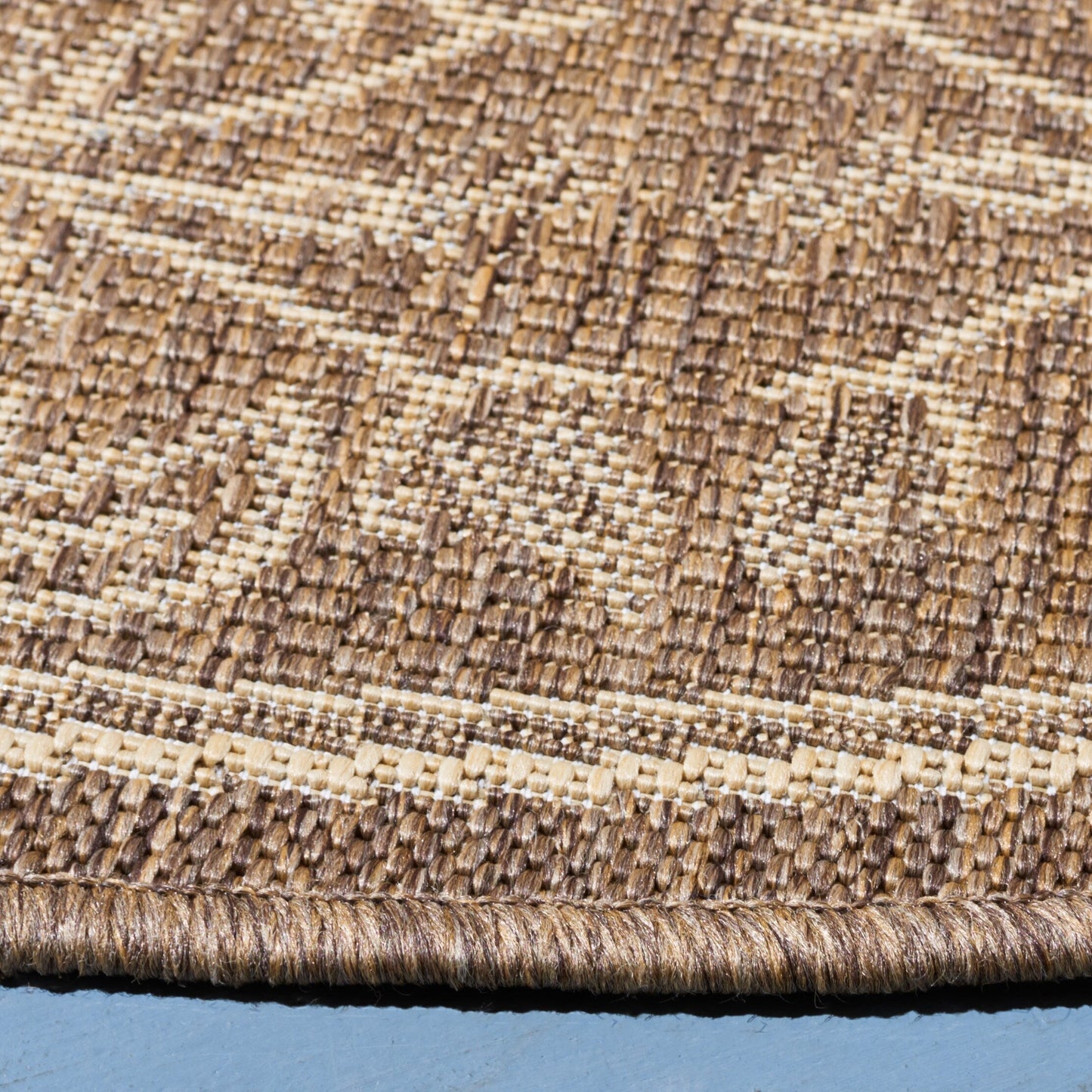 Tapis de jardin imperméable pour intérieur/extérieur SAFAVIEH Courtyard Hendrina