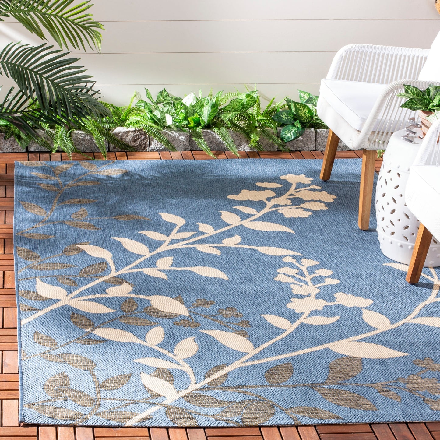 Tapis de jardin imperméable d'intérieur/extérieur SAFAVIEH Courtyard Luann Botanical