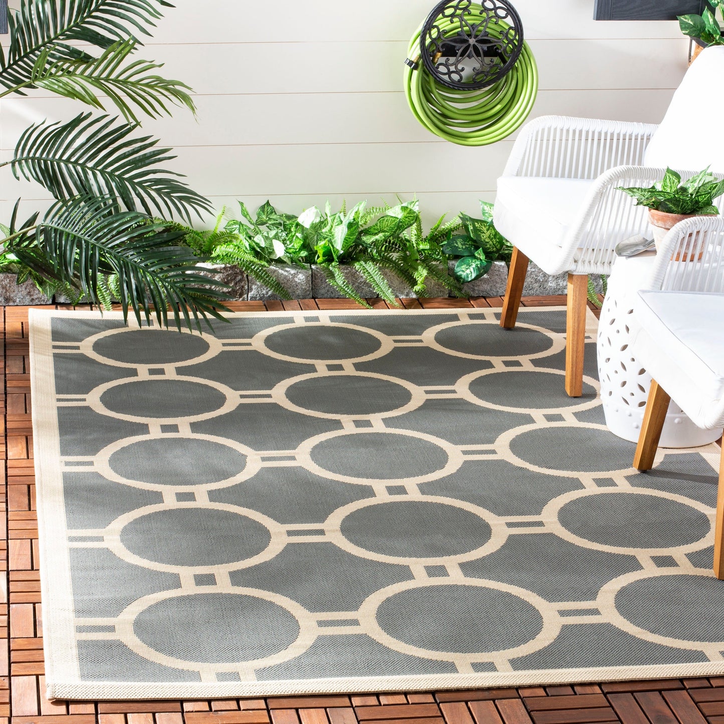 Tapis de jardin imperméable d'intérieur/extérieur SAFAVIEH Courtyard Nira