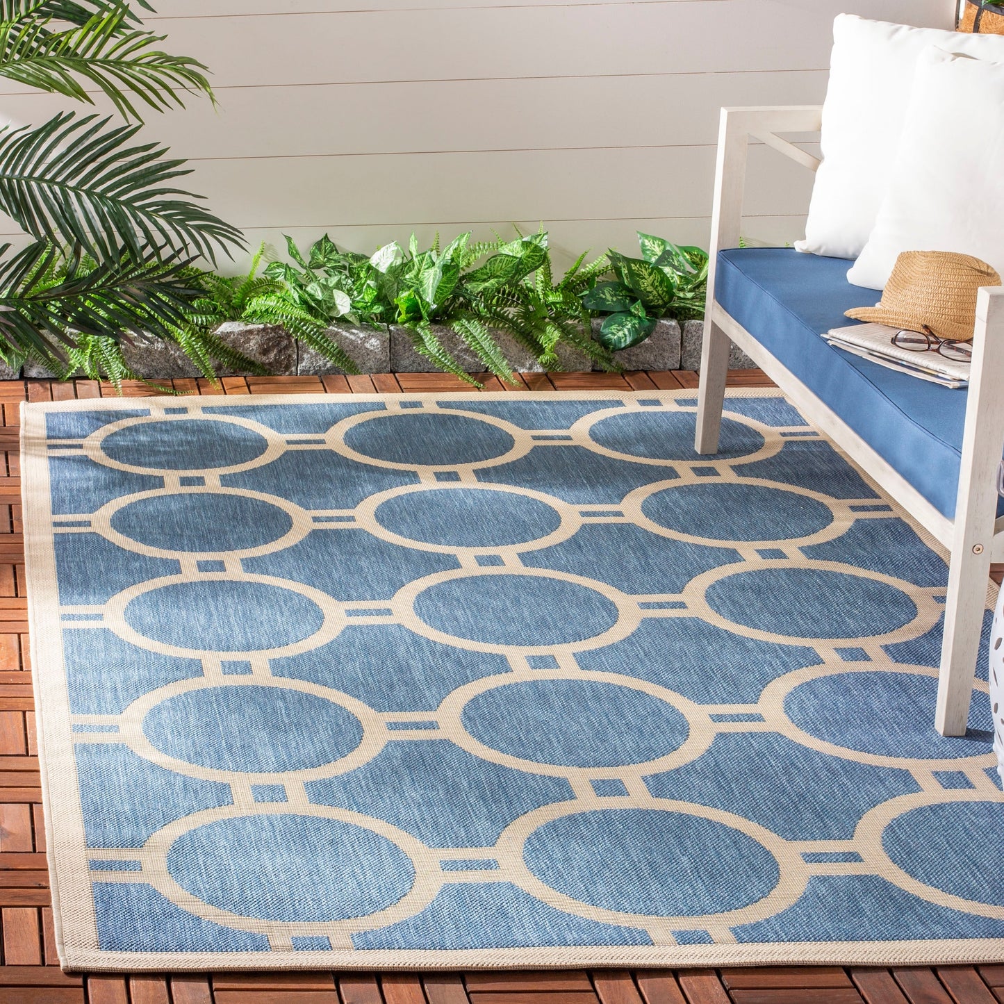 Tapis de jardin imperméable d'intérieur/extérieur SAFAVIEH Courtyard Nira