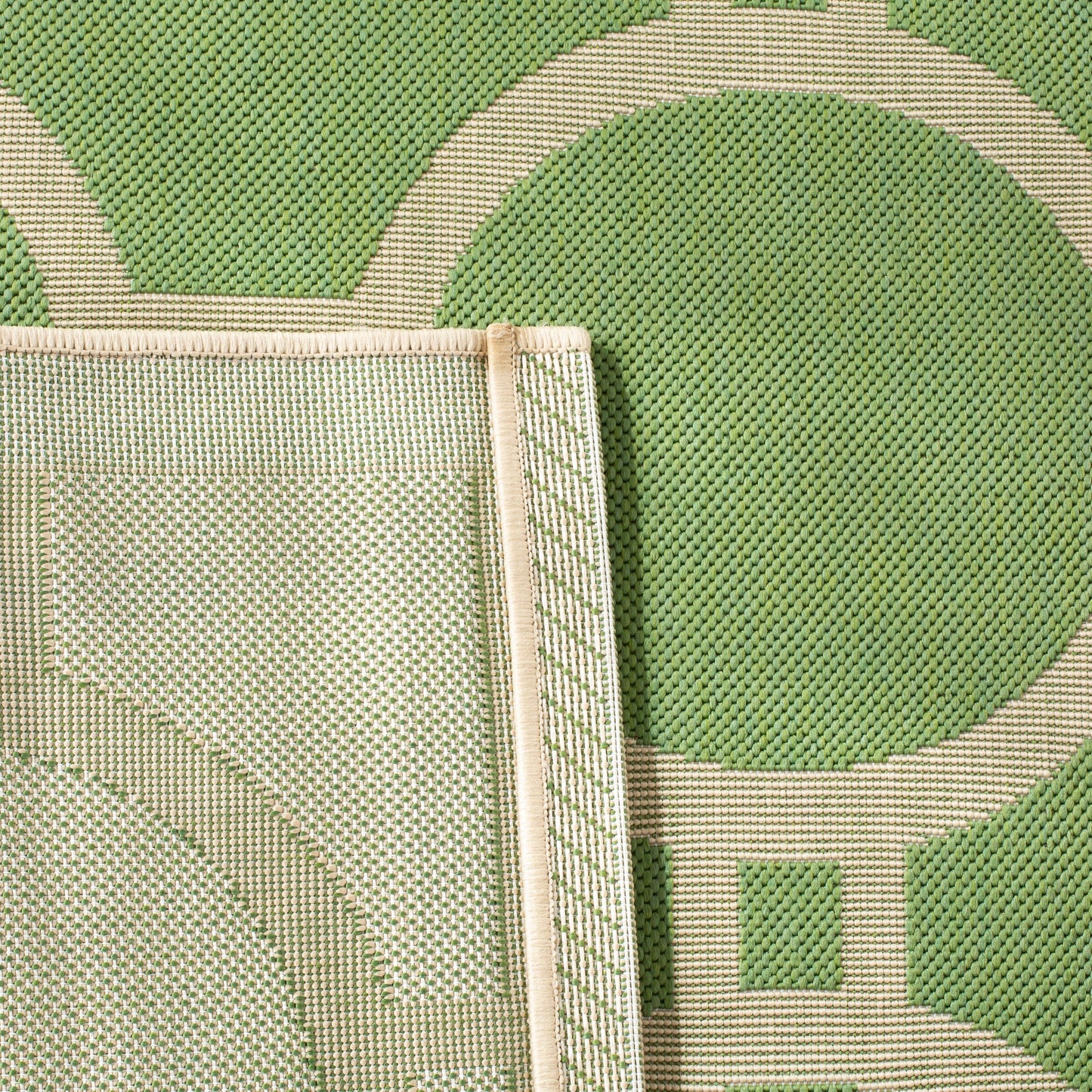 Tapis de jardin imperméable d'intérieur/extérieur SAFAVIEH Courtyard Nira