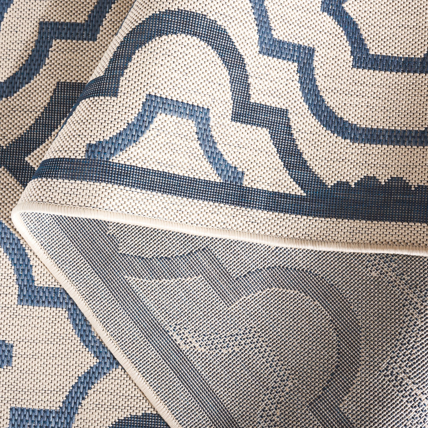 Tapis de jardin imperméable pour intérieur/extérieur SAFAVIEH Courtyard Oyvor