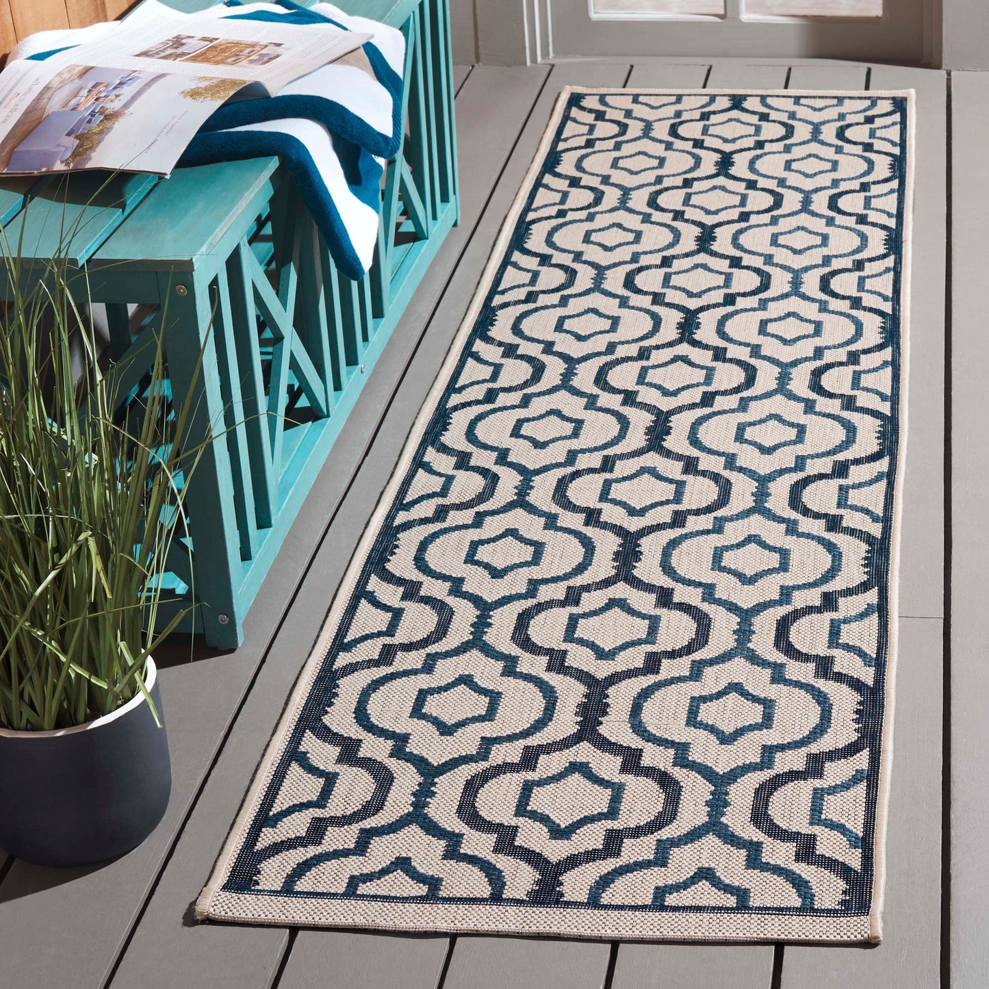 Tapis de jardin imperméable pour intérieur/extérieur SAFAVIEH Courtyard Oyvor