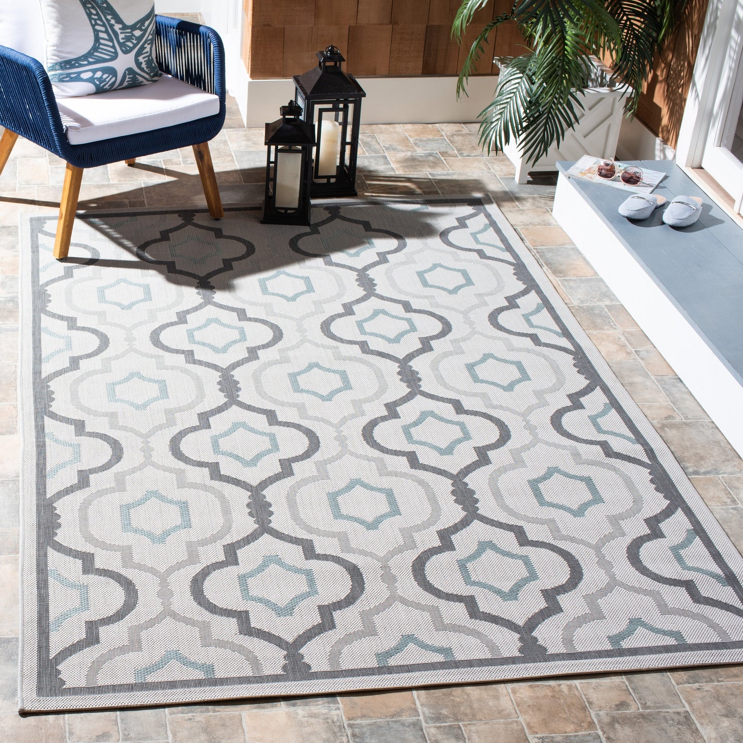 Tapis de jardin imperméable pour intérieur/extérieur SAFAVIEH Courtyard Oyvor