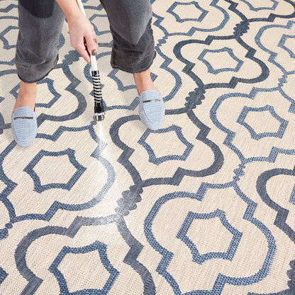 Tapis de jardin imperméable pour intérieur/extérieur SAFAVIEH Courtyard Oyvor