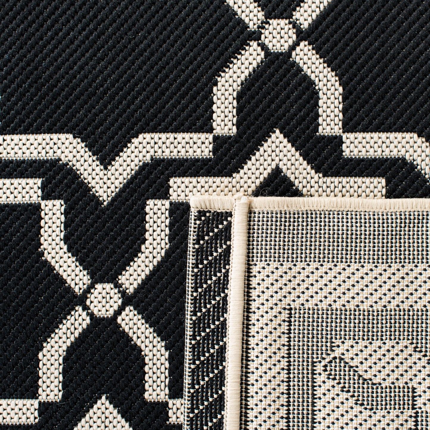 Tapis de jardin imperméable d'intérieur/extérieur SAFAVIEH Courtyard Thomasina