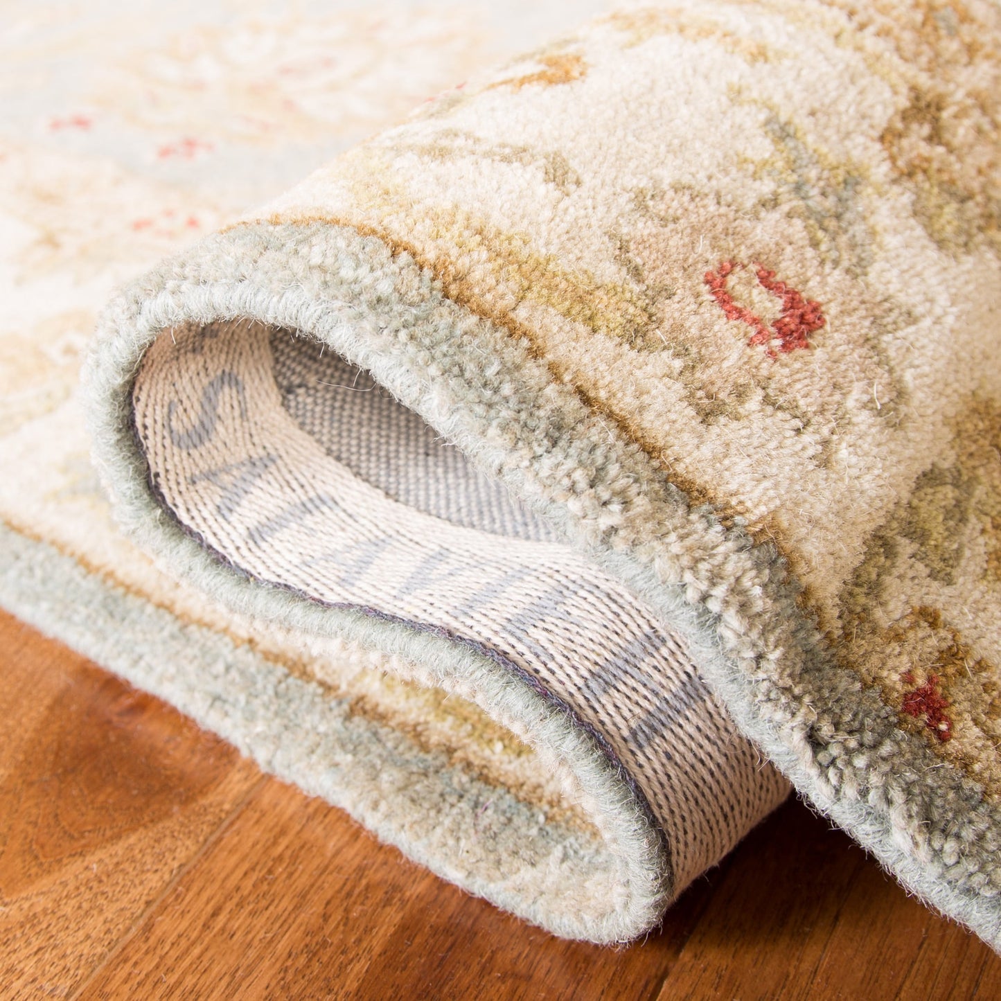 Tapis oriental traditionnel en laine Maysoun fait main SAFAVIEH