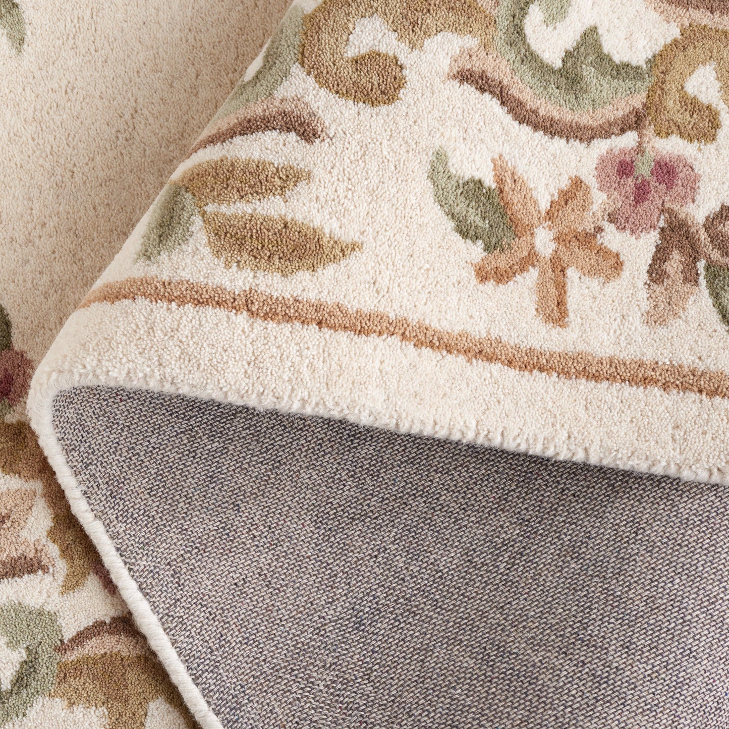 Tapis traditionnel en laine Aubusson Hale fait main SAFAVIEH.