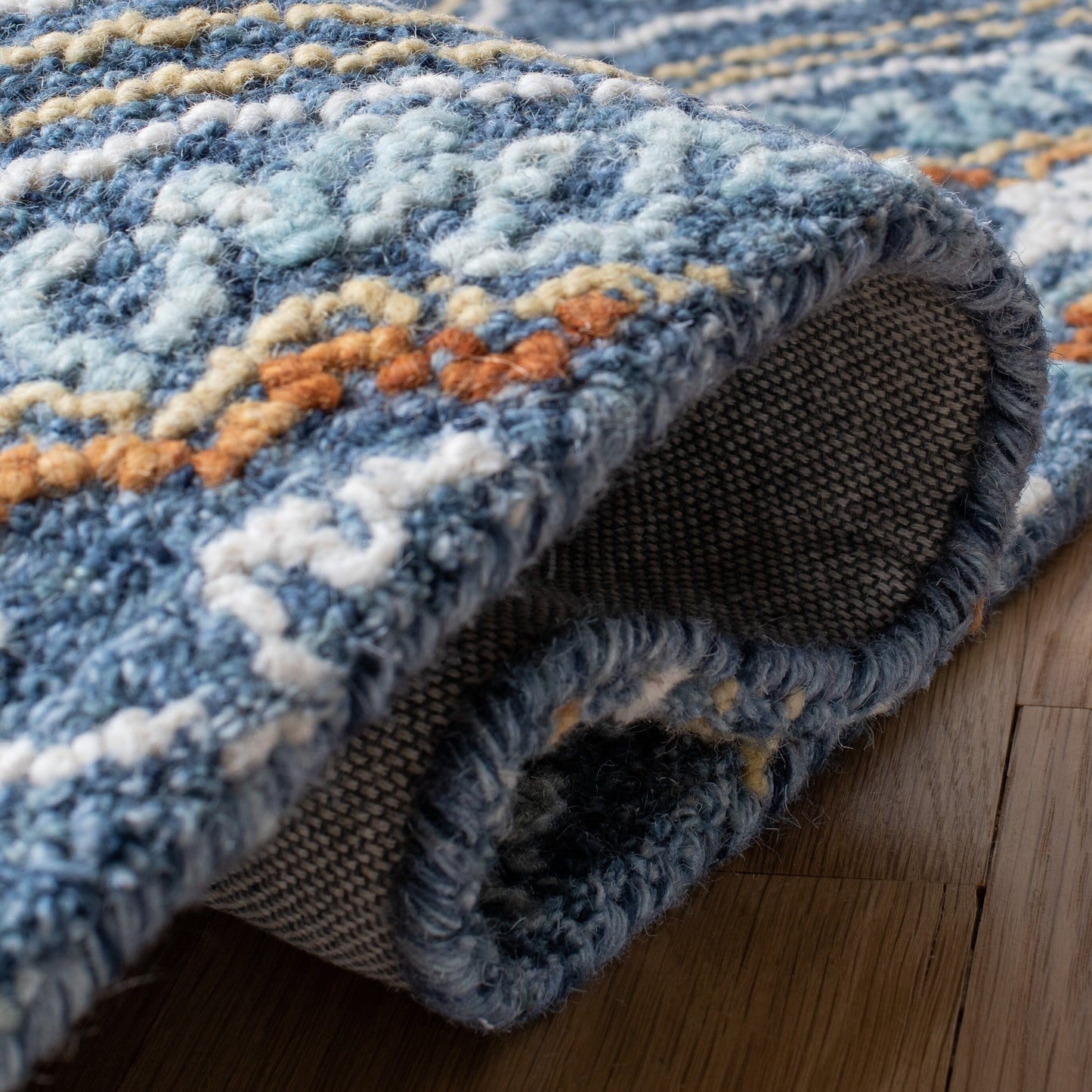 Tapis traditionnel en laine Ademara fait main SAFAVIEH Blossom