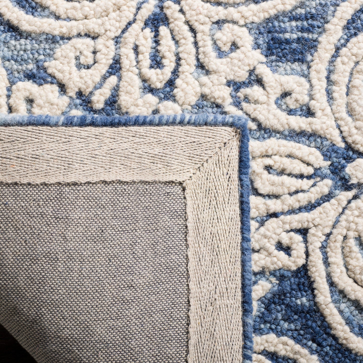 Tapis moderne en laine florale SAFAVIEH fait main Blossom Gertrida