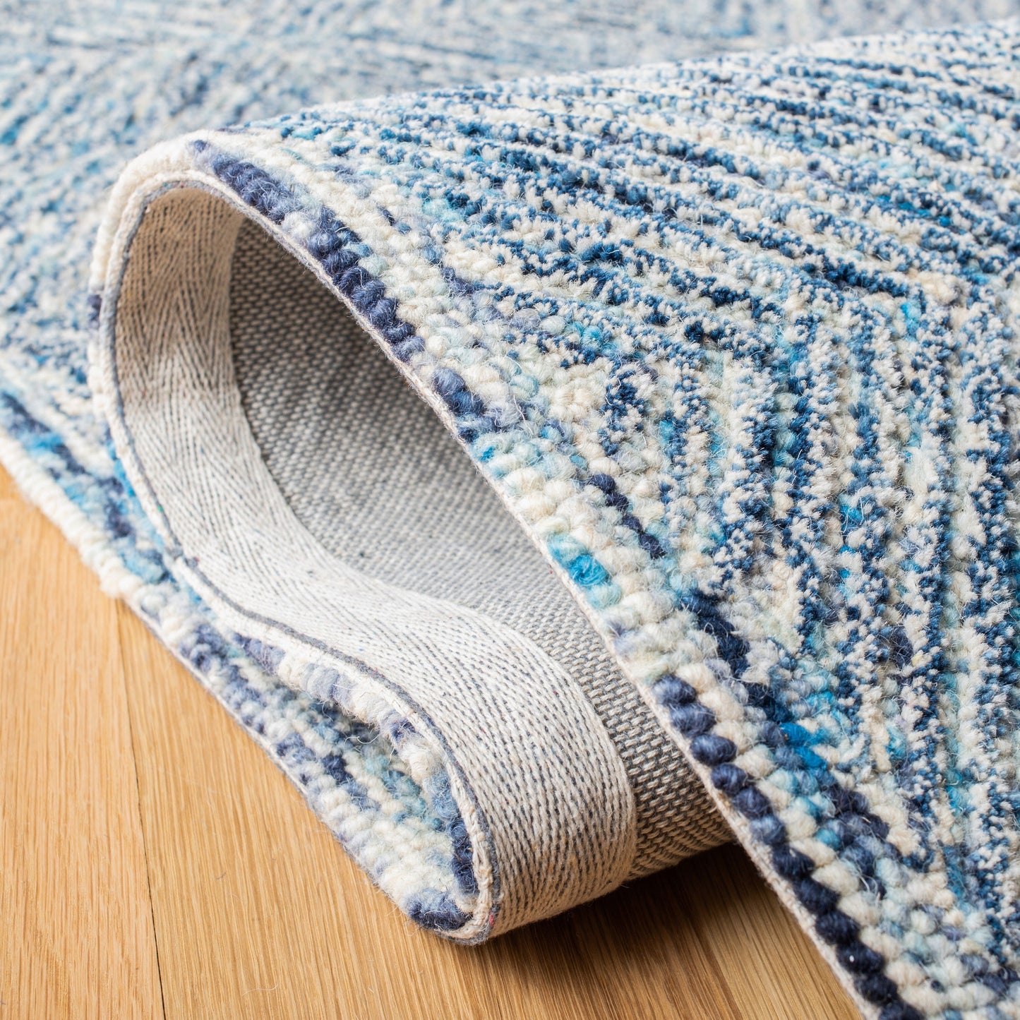 Tapis contemporain en laine fait main SAFAVIEH Capri Blathnaid