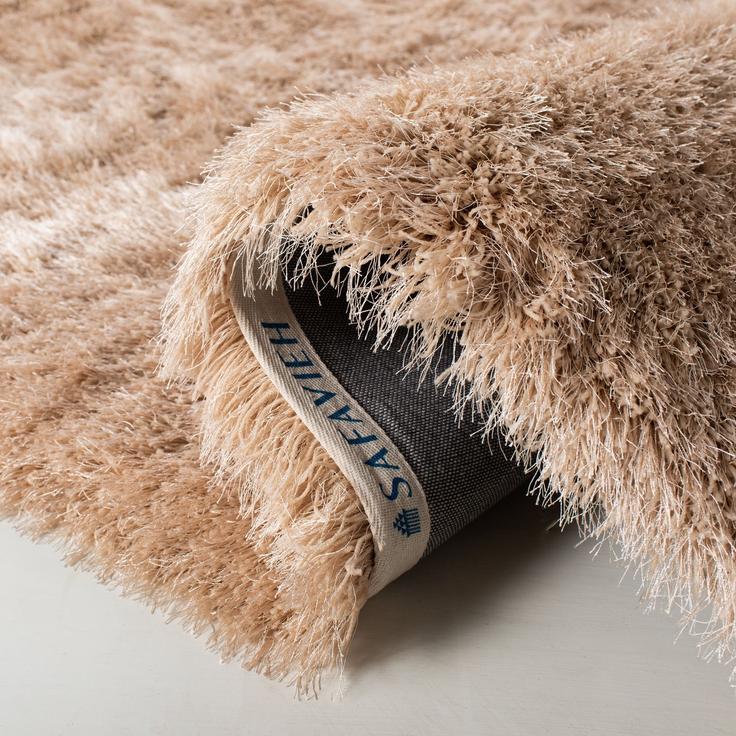 Tapis Fiona Shag Djenka fait main SAFAVIEH de 3 pouces d'épaisseur