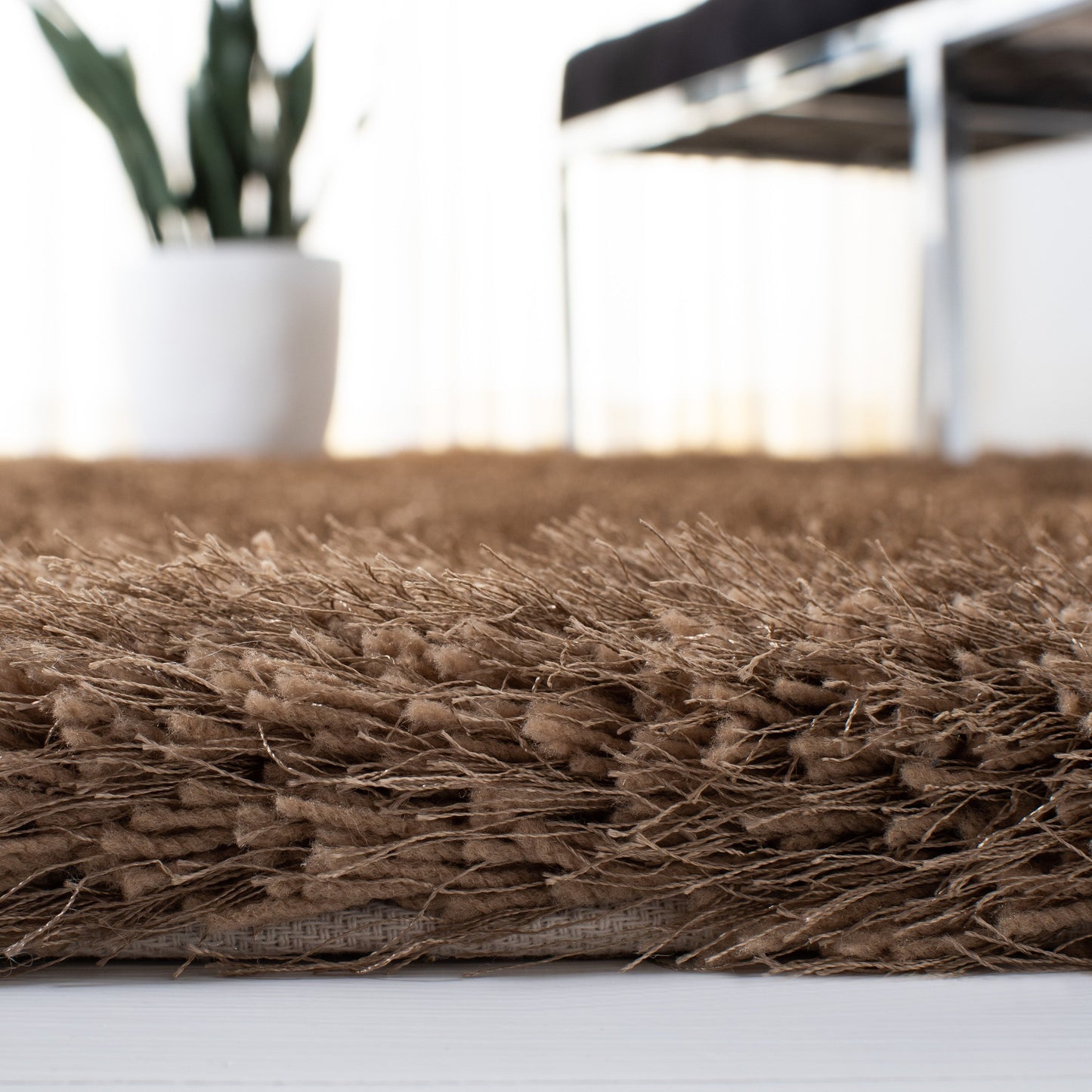 Tapis Fiona Shag Djenka fait main SAFAVIEH de 3 pouces d'épaisseur