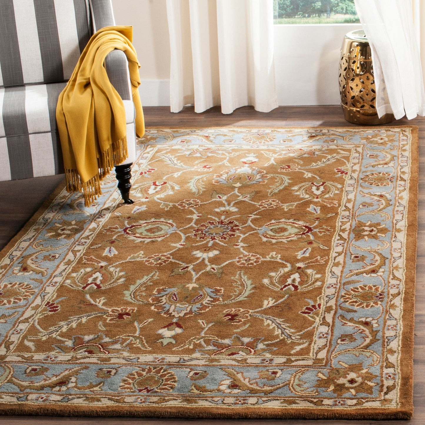 Tapis oriental traditionnel en laine fait main SAFAVIEH Heritage Full Bloom