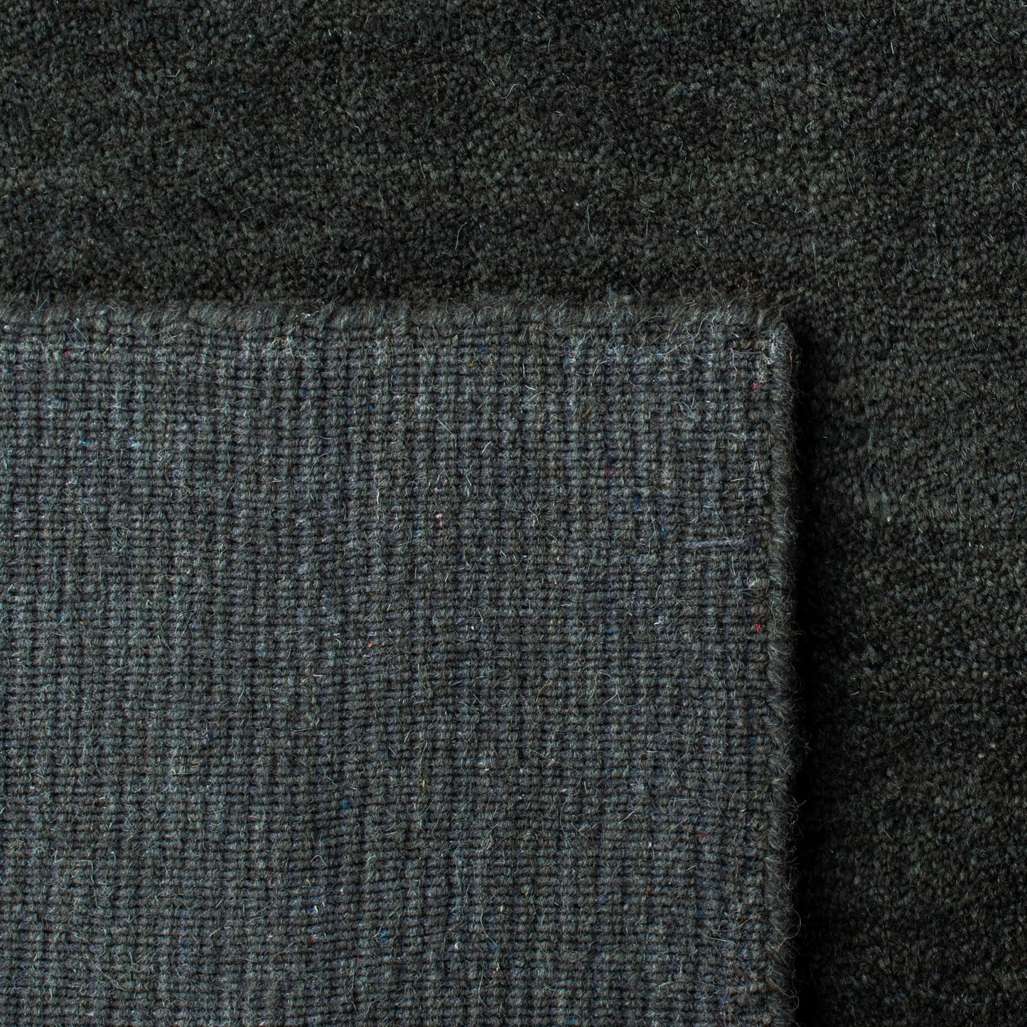 Tapis moderne en laine fait main SAFAVIEH avec bordure en palmier de l'Himalaya