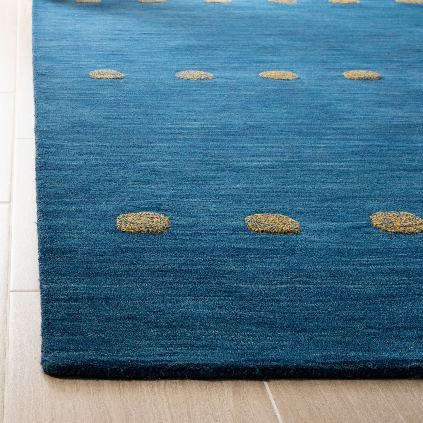 Tapis moderne en laine fait main SAFAVIEH Himalaya Poppy Glossary