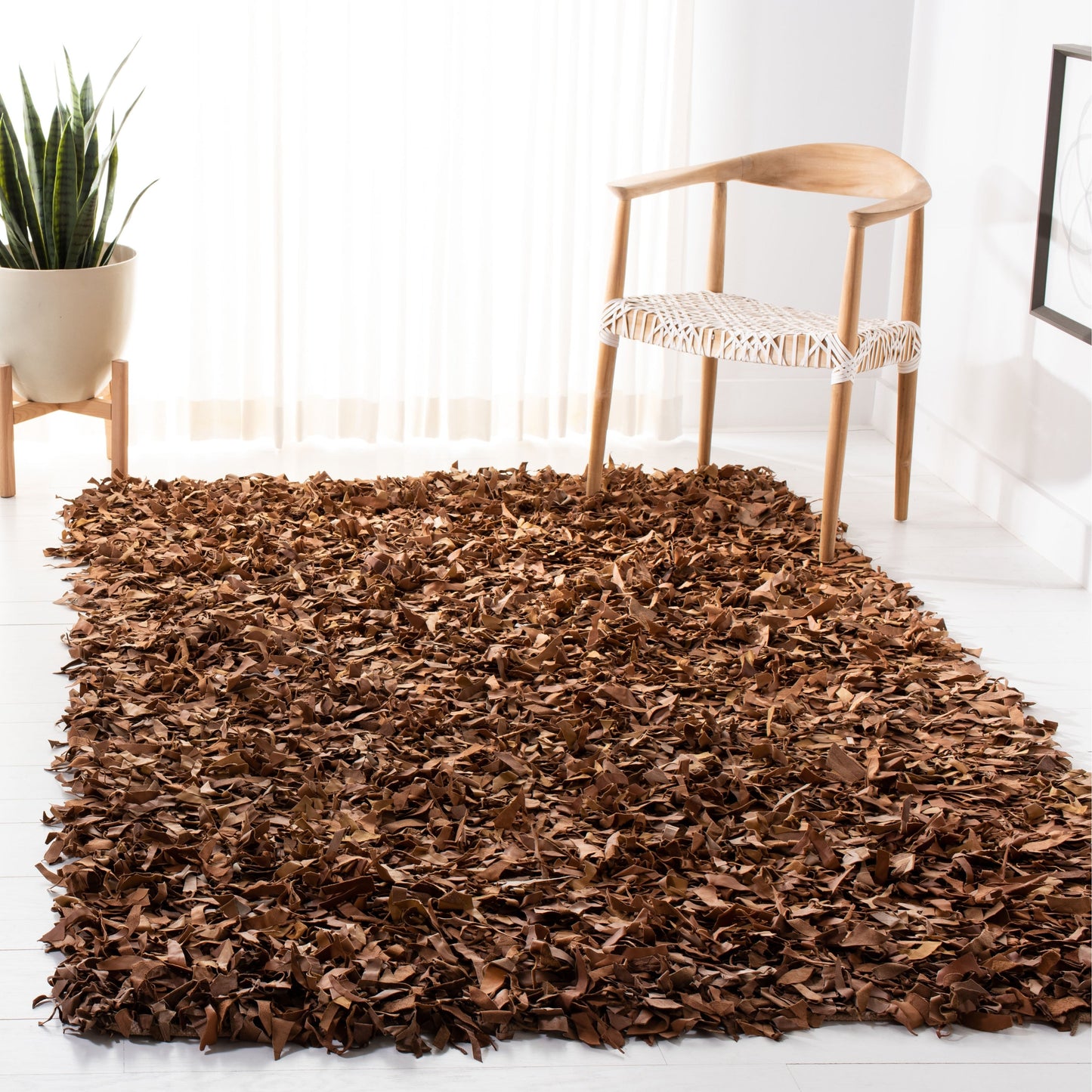 Tapis décoratif moderne SAFAVIEH en cuir shaggy fait main Doinita