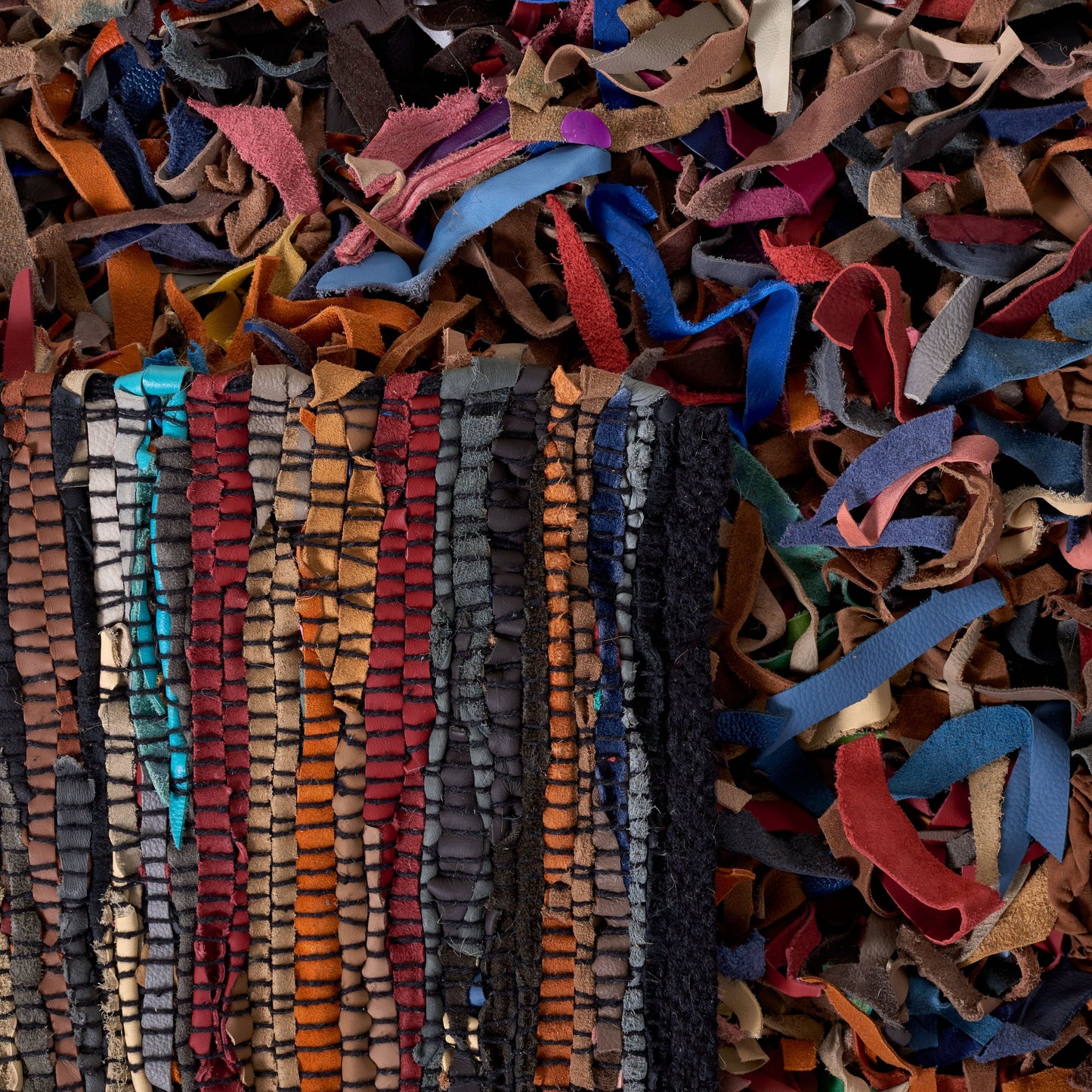 Tapis décoratif moderne SAFAVIEH en cuir shaggy fait main Doinita