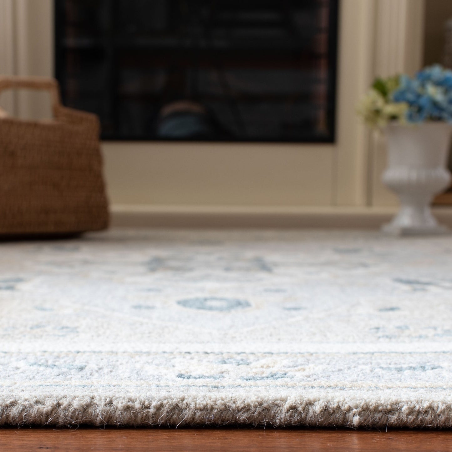 Tapis en laine Selveta micro-bouclé fait main SAFAVIEH
