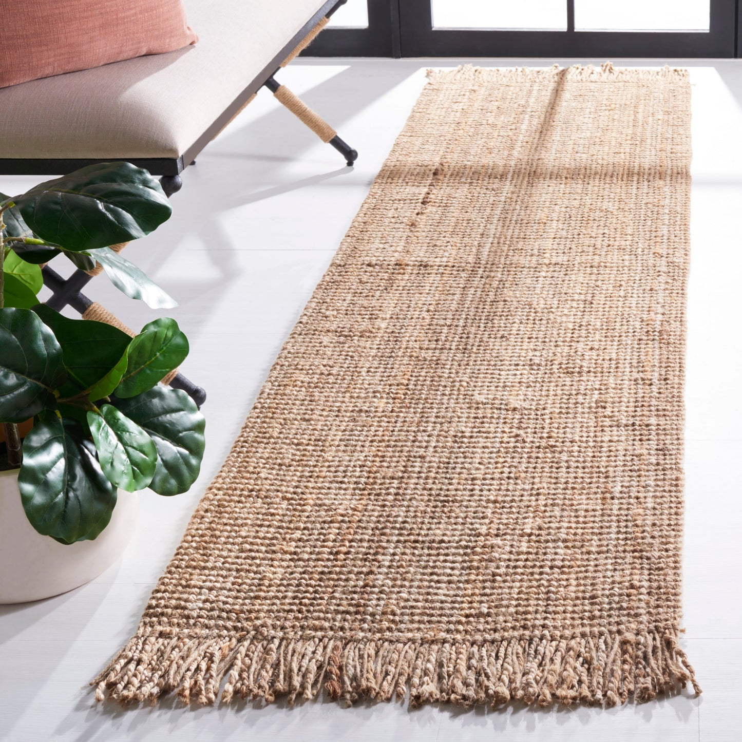 Tapis Mirnesa en jute fait main en fibre naturelle avec franges SAFAVIEH